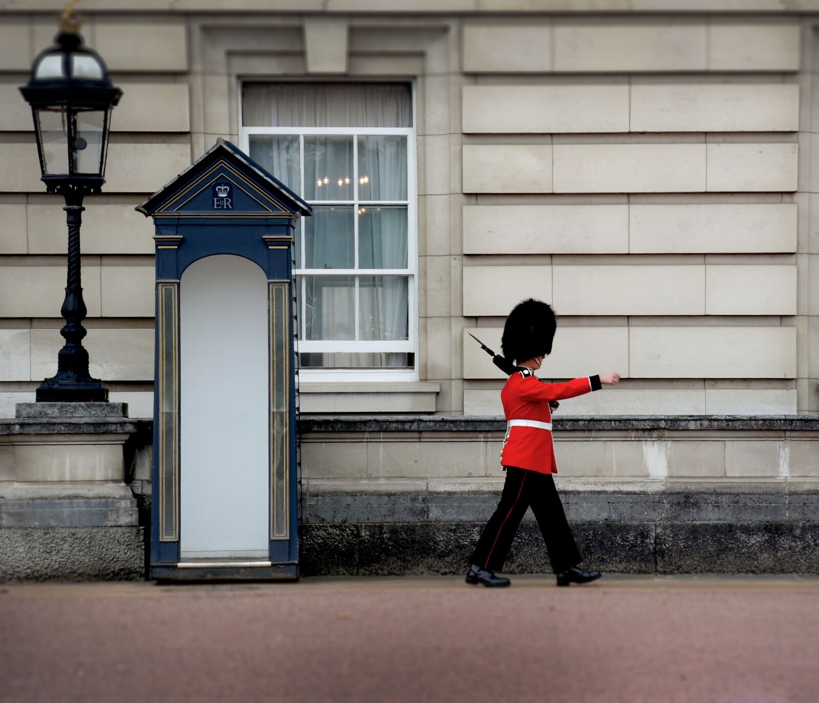 Nikon Coolpix P7800 sample photo. London, soldier, england photography