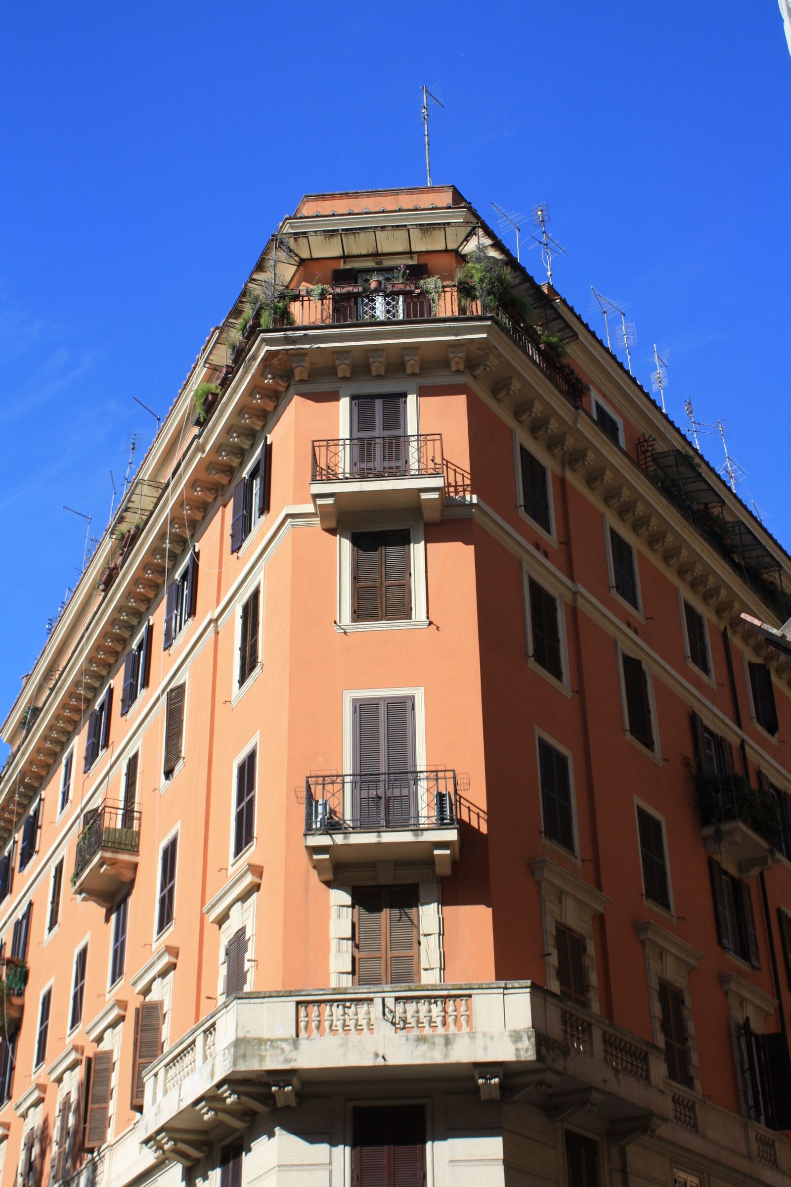 Canon EOS 1000D (EOS Digital Rebel XS / EOS Kiss F) sample photo. Rome, building, italy photography