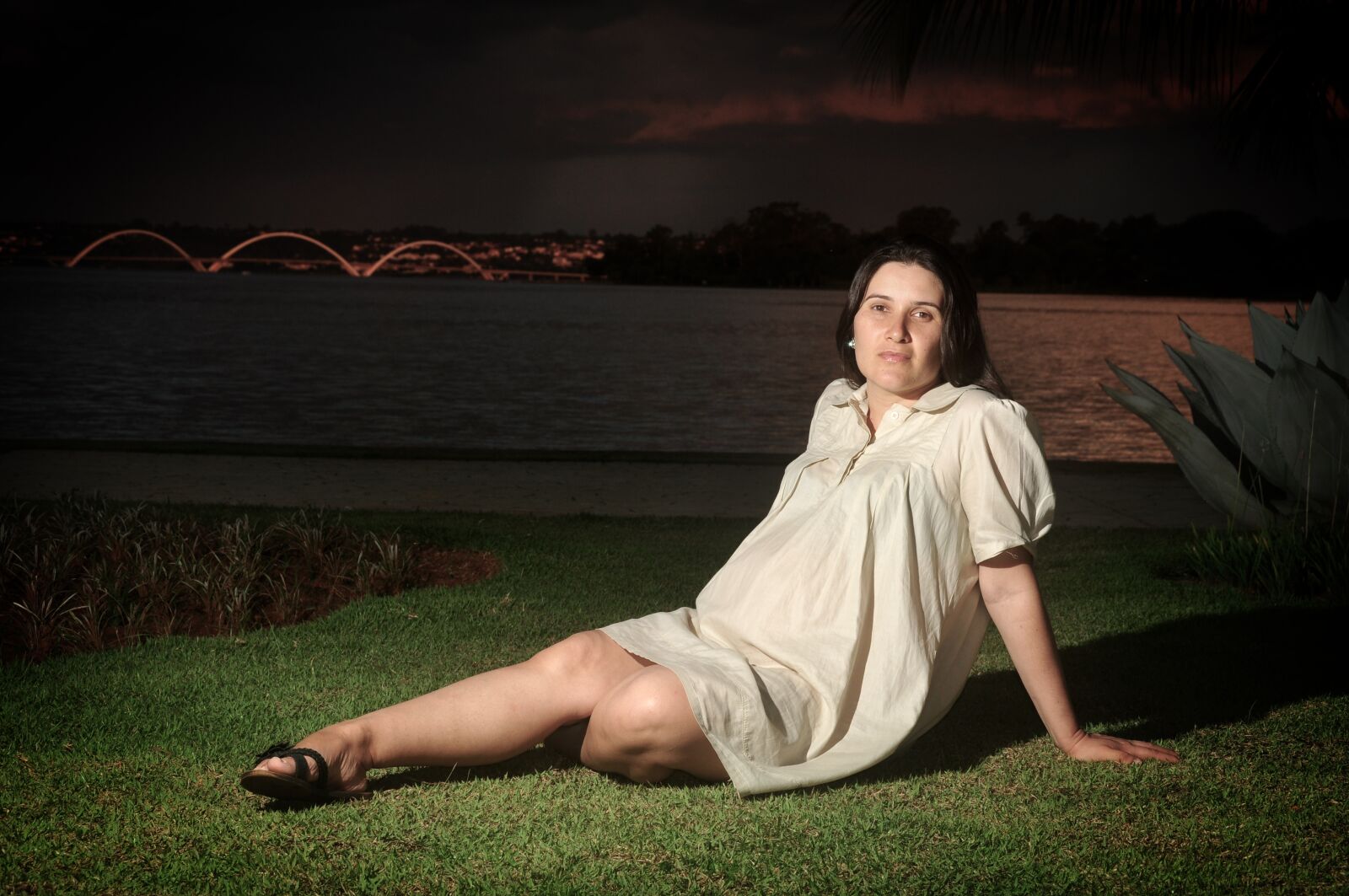 Nikon D90 sample photo. Pregnant woman, big belly photography