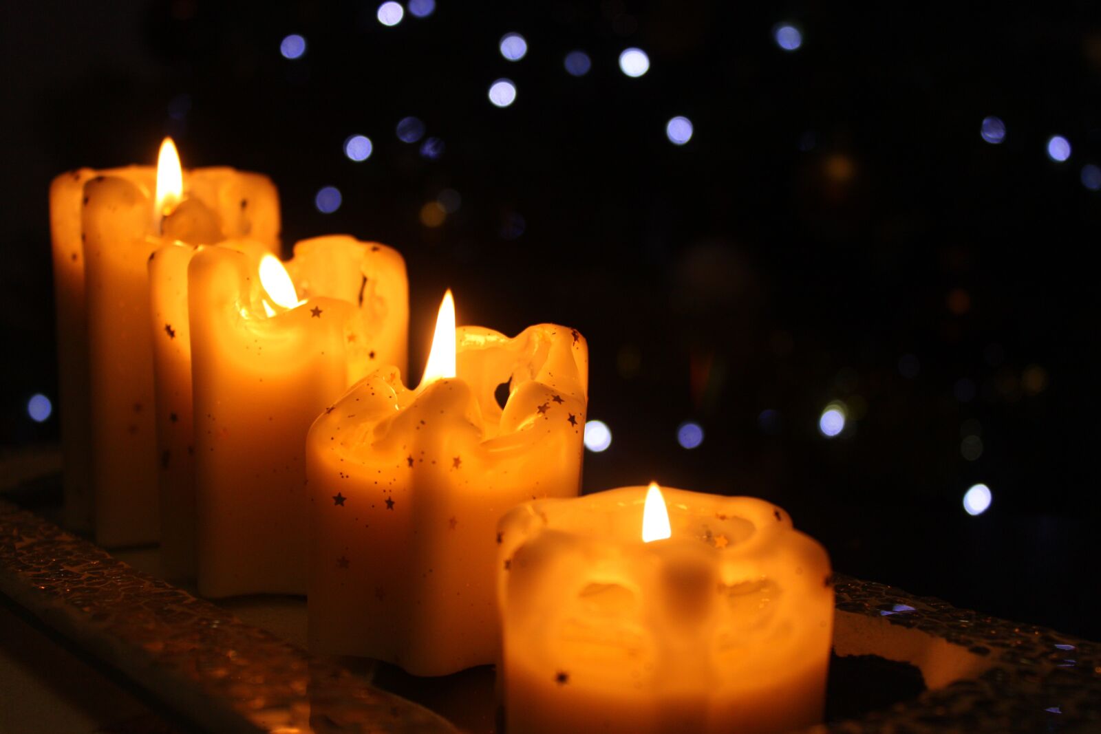 Canon EOS 500D (EOS Rebel T1i / EOS Kiss X3) sample photo. Candlelight, holidays, light photography