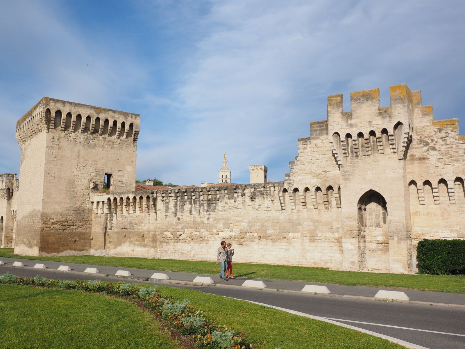 Olympus OM-D E-M1 + Olympus M.Zuiko Digital ED 12-40mm F2.8 Pro sample photo. Avignon, city wall, defensive photography