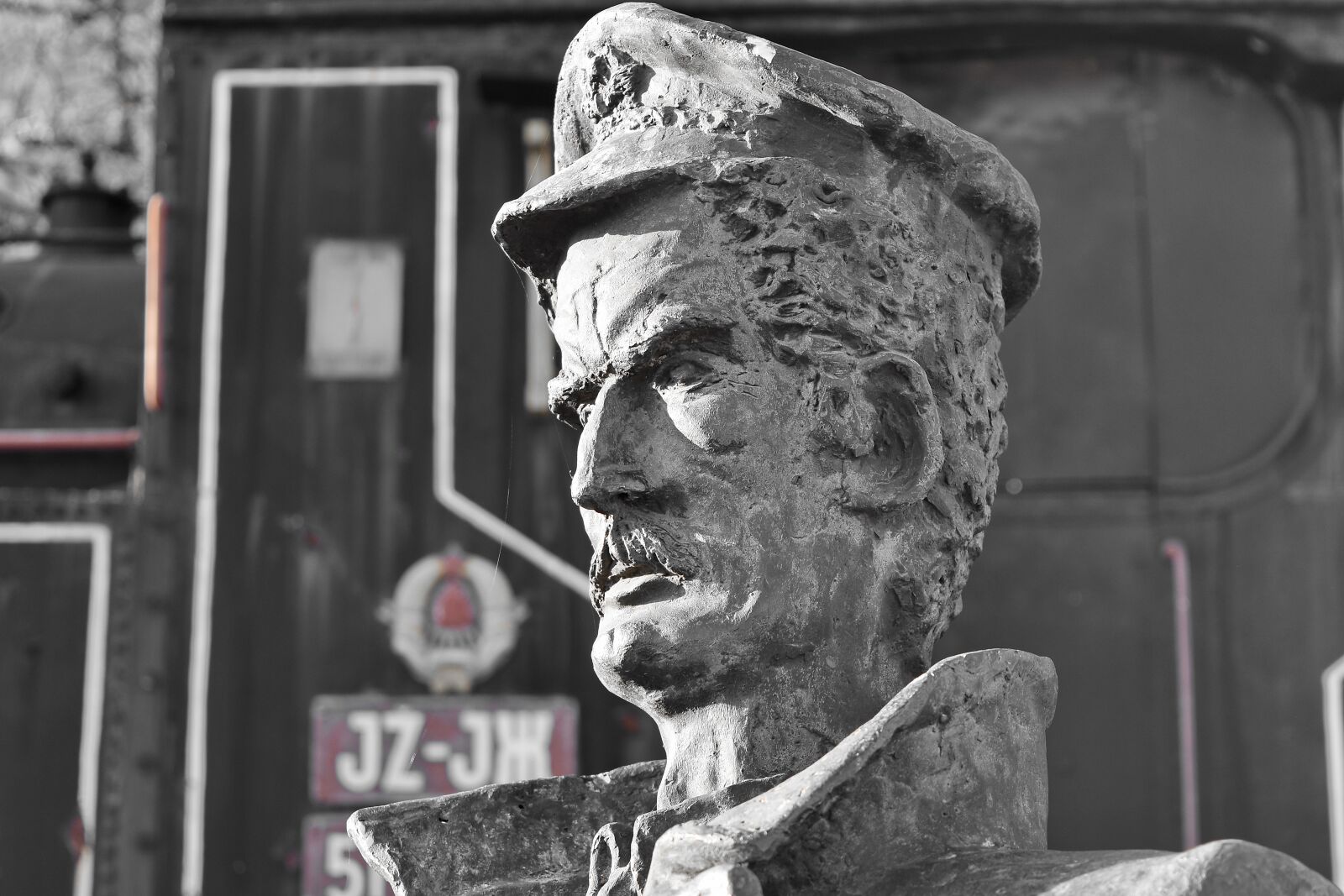 Nikon D5500 sample photo. Bust, steam locomotive, sculpture photography
