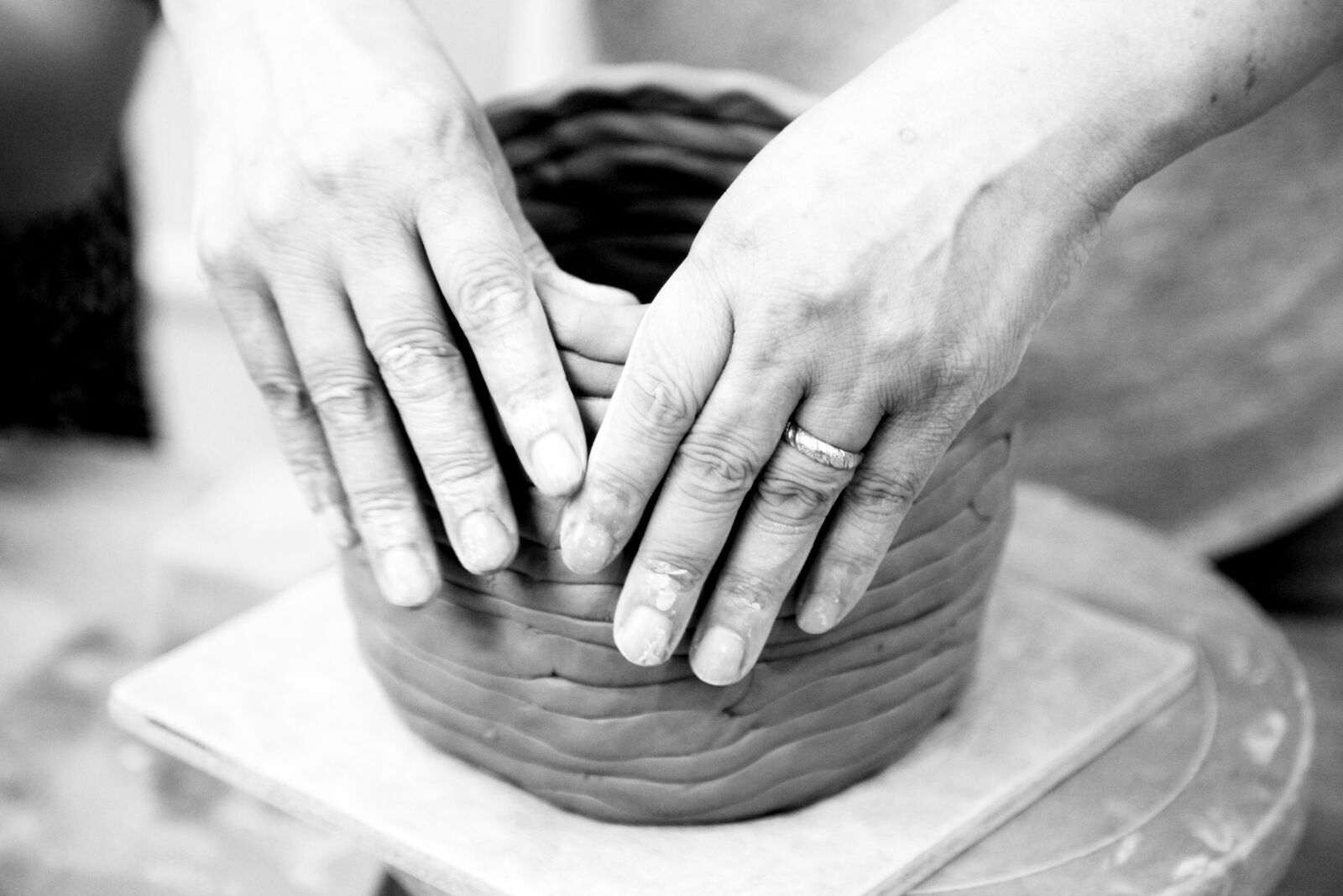 Canon EOS 5D Mark II sample photo. Porcelain, hand, dirt photography