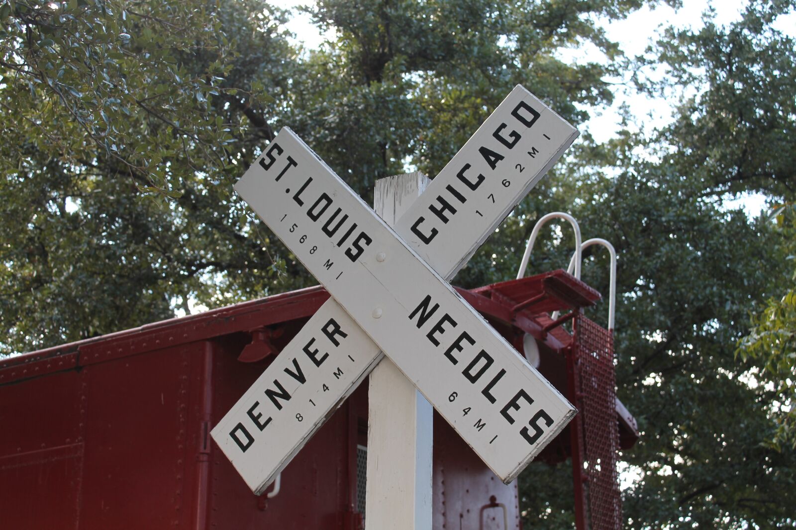 Canon EOS 1100D (EOS Rebel T3 / EOS Kiss X50) sample photo. Railroad, crossing, route 66 photography