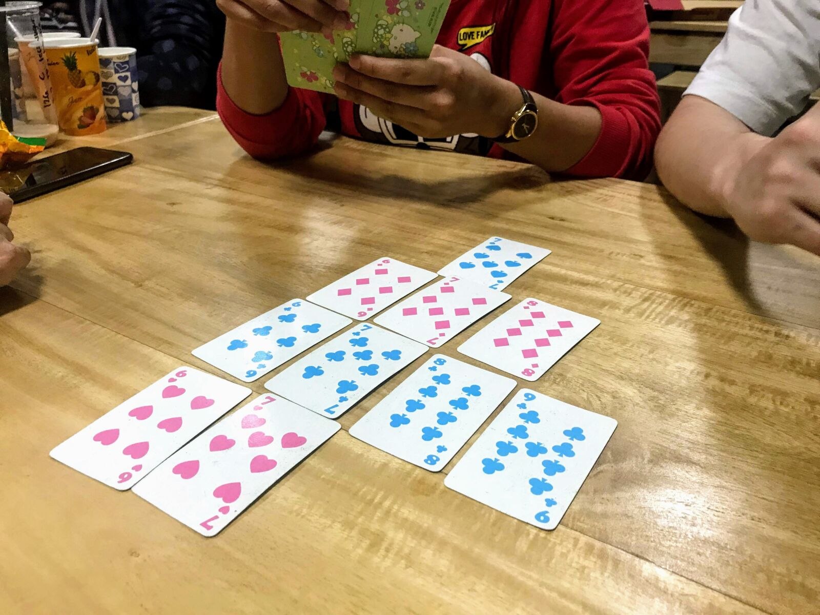 iPhone 7 back camera 3.99mm f/1.8 sample photo. Cards, play, game photography