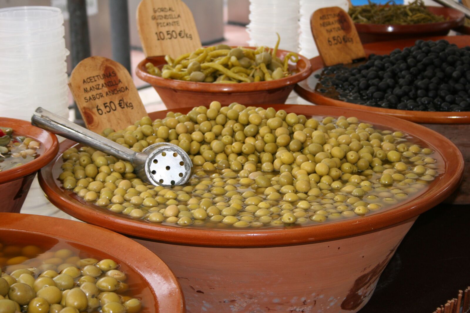 Canon EOS 20D sample photo. Olives, market, fresh photography