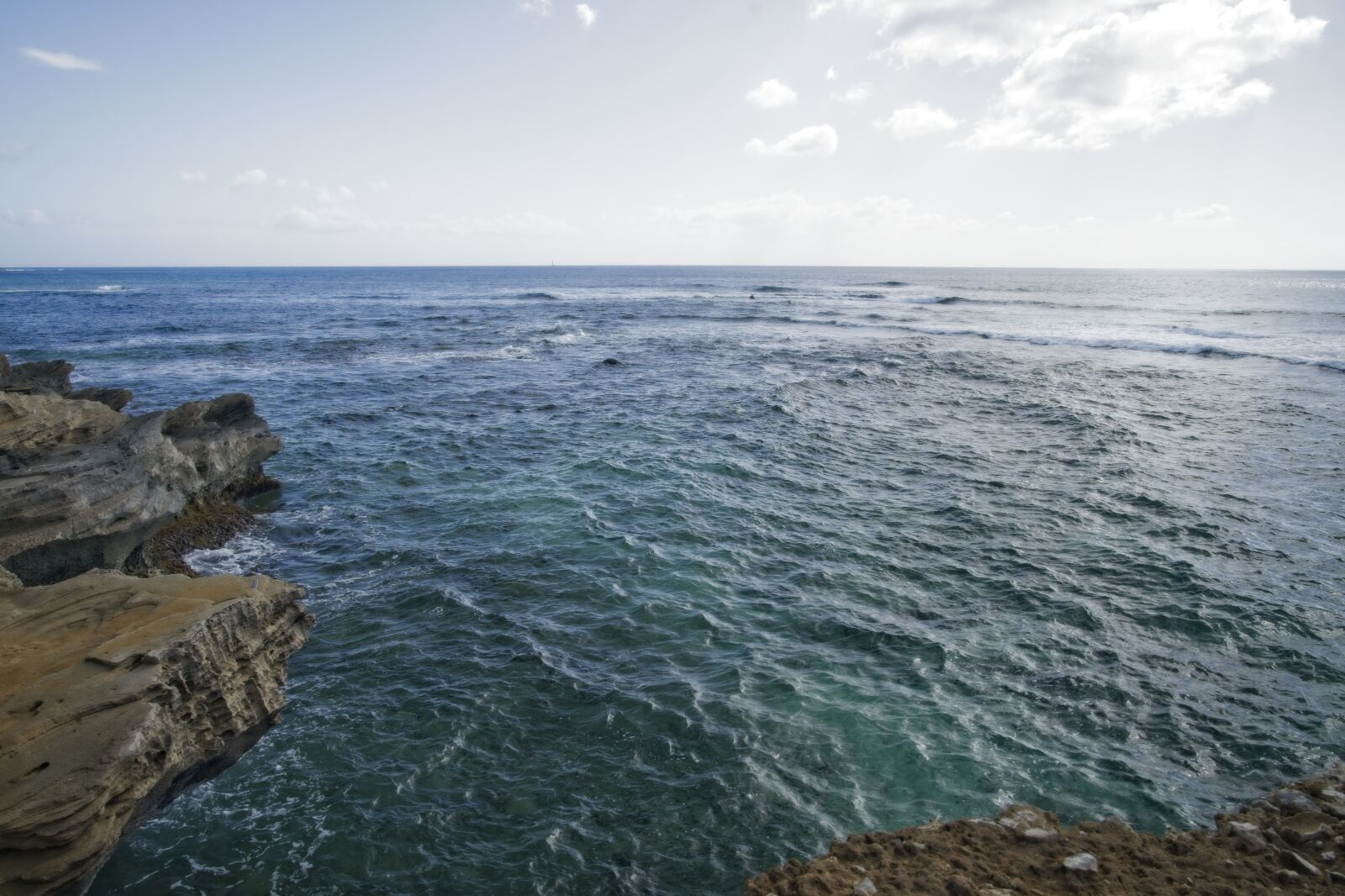 Sony a7 III sample photo. Ocean, horizon, cliffs photography