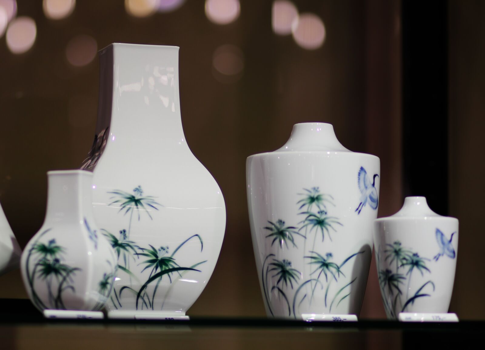 Canon EOS 80D + Canon EF 85mm F1.8 USM sample photo. Ceramic, pottery, container photography