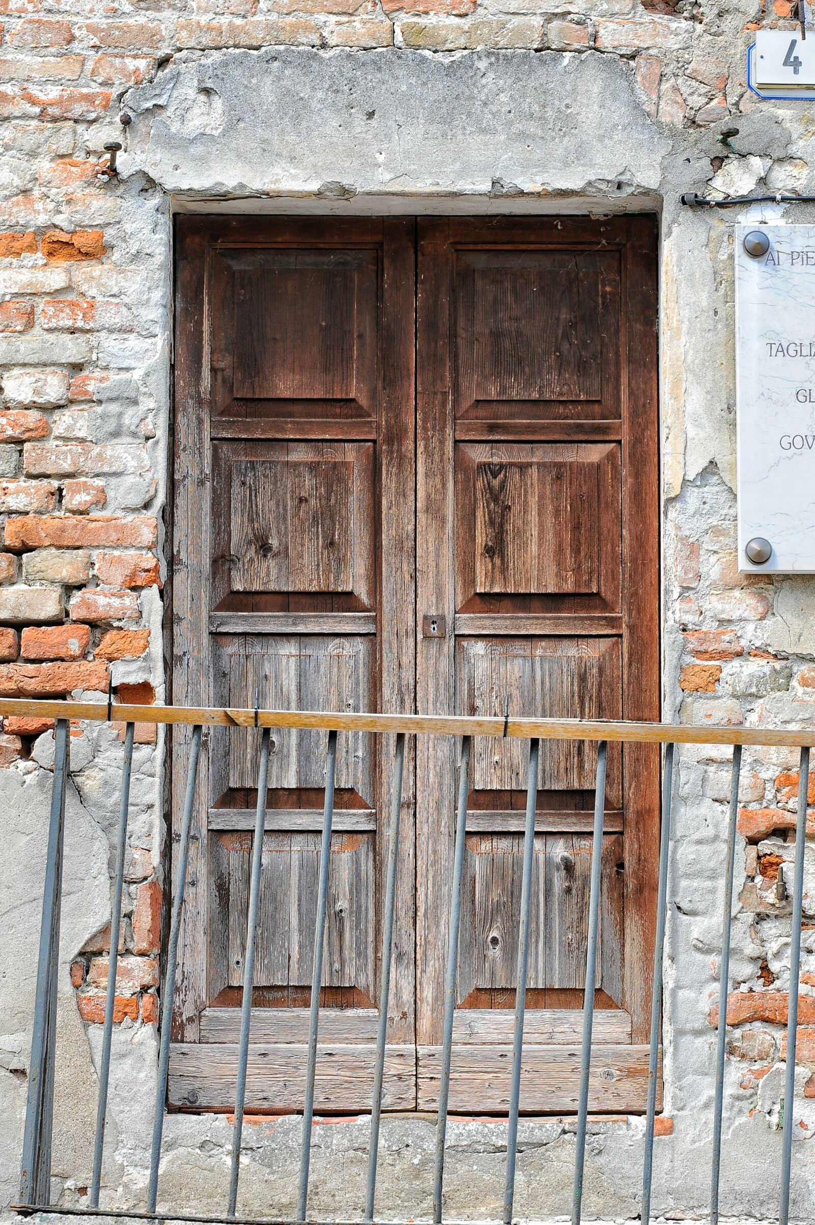 Nikon D700 sample photo. Door, wood, texture photography