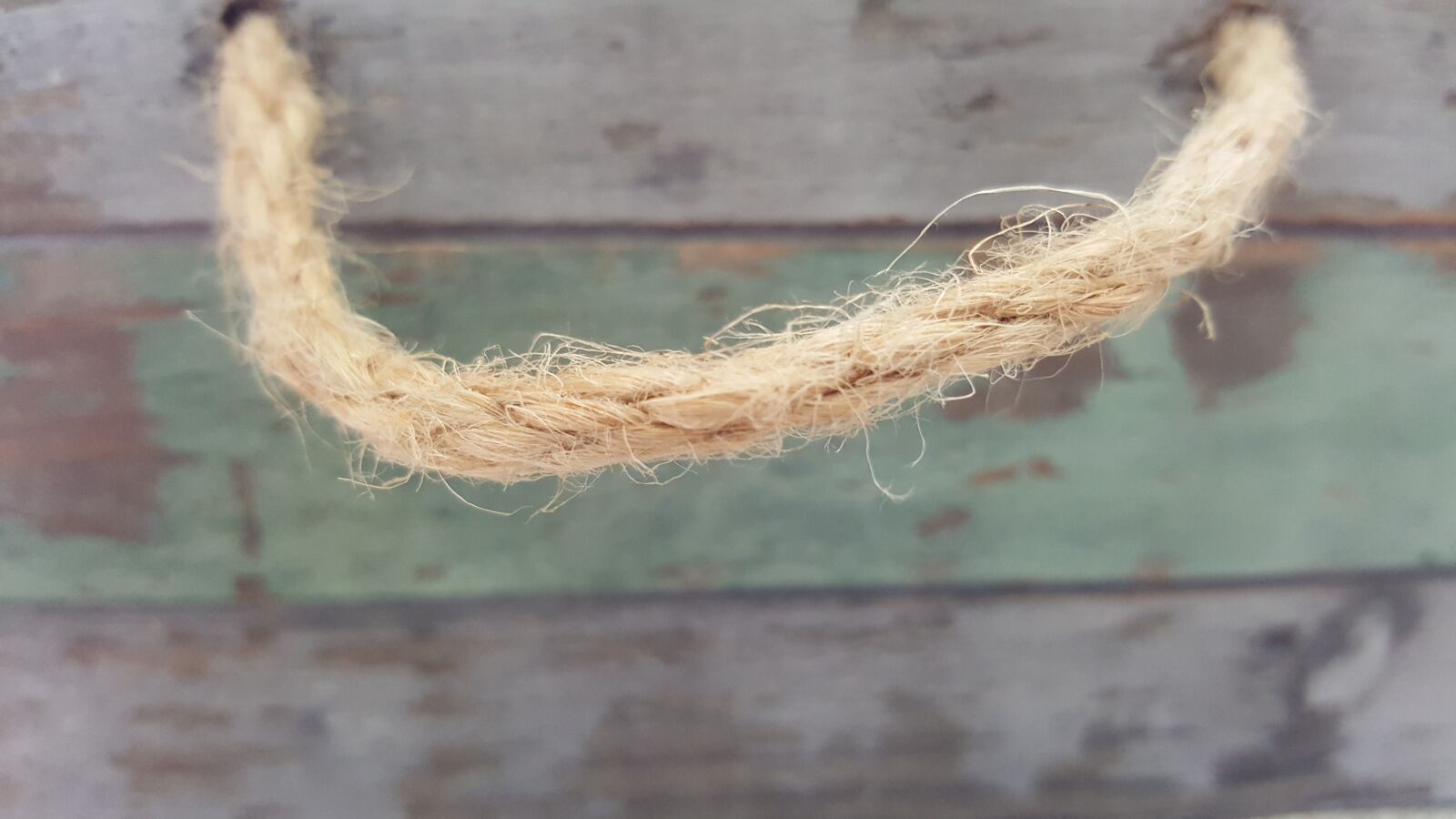 Samsung Galaxy S6 sample photo. Straw ribbon, wooden box photography