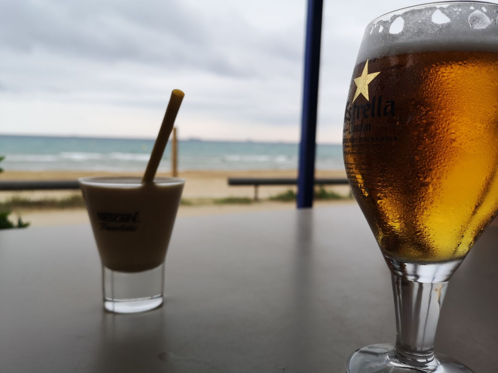 HUAWEI CLT-L09 sample photo. Relax, beer, beach photography