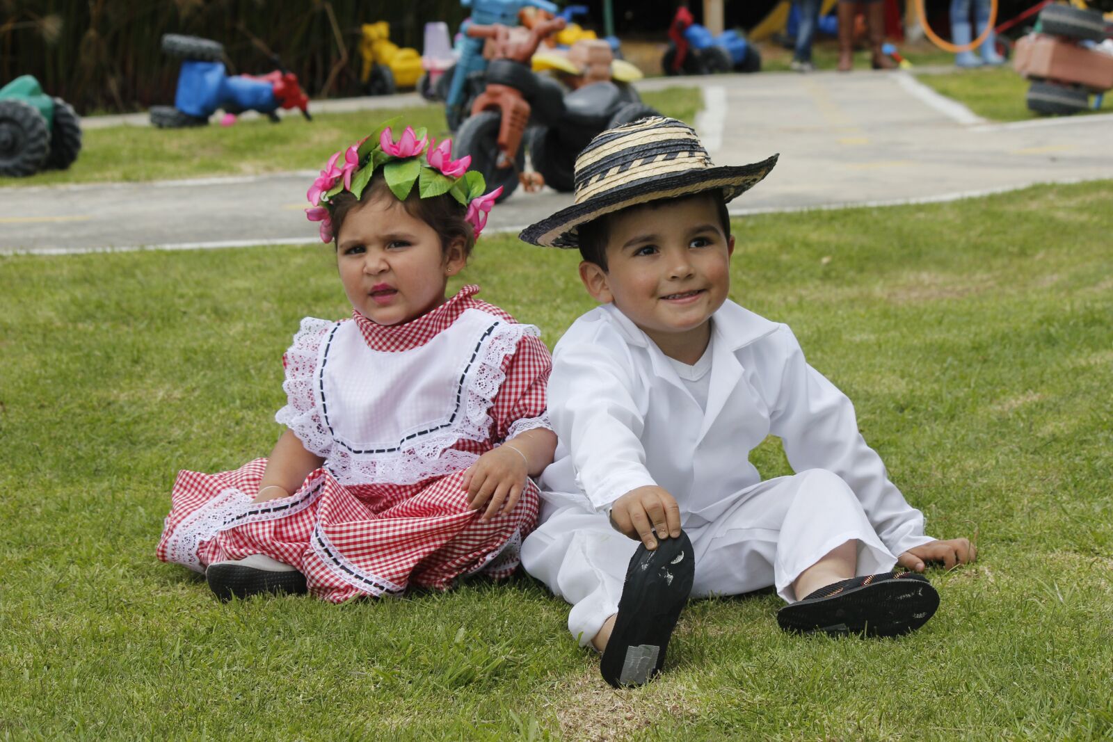 Canon EOS 550D (EOS Rebel T2i / EOS Kiss X4) sample photo. Children, latino, folklore photography