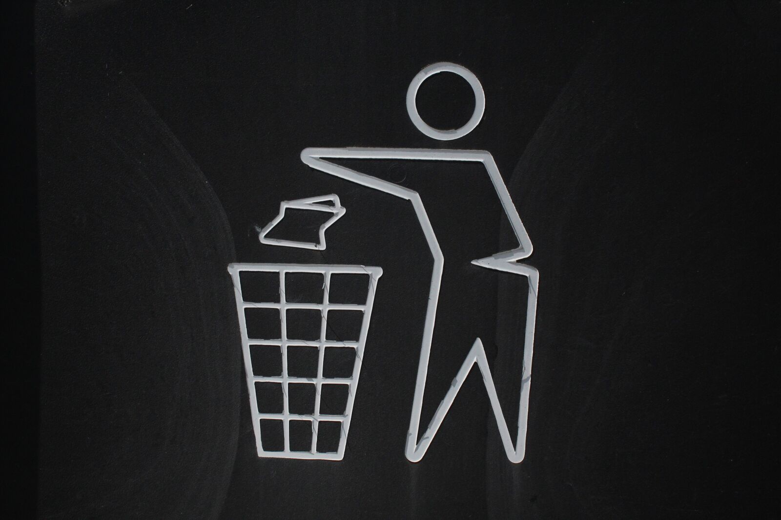 Canon EOS 1300D (EOS Rebel T6 / EOS Kiss X80) sample photo. Garbage can, symbol photography
