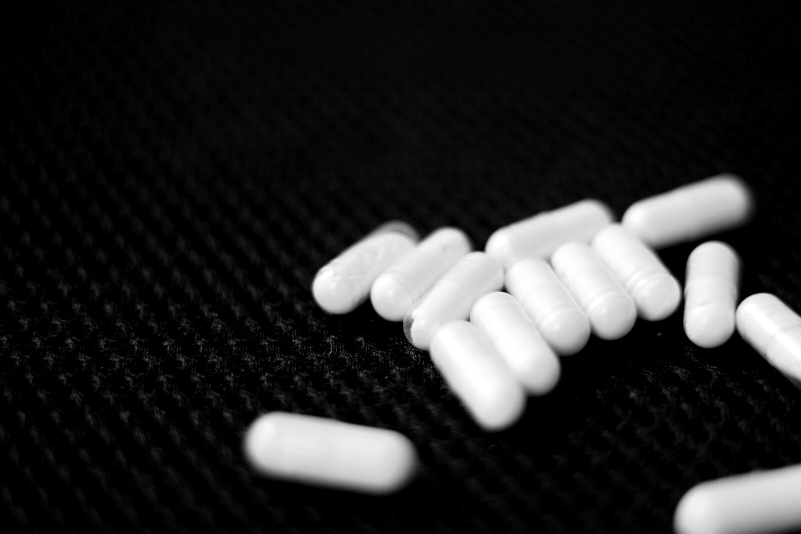 Canon EOS 700D (EOS Rebel T5i / EOS Kiss X7i) sample photo. Capsule-diet pill, capsule, pill photography