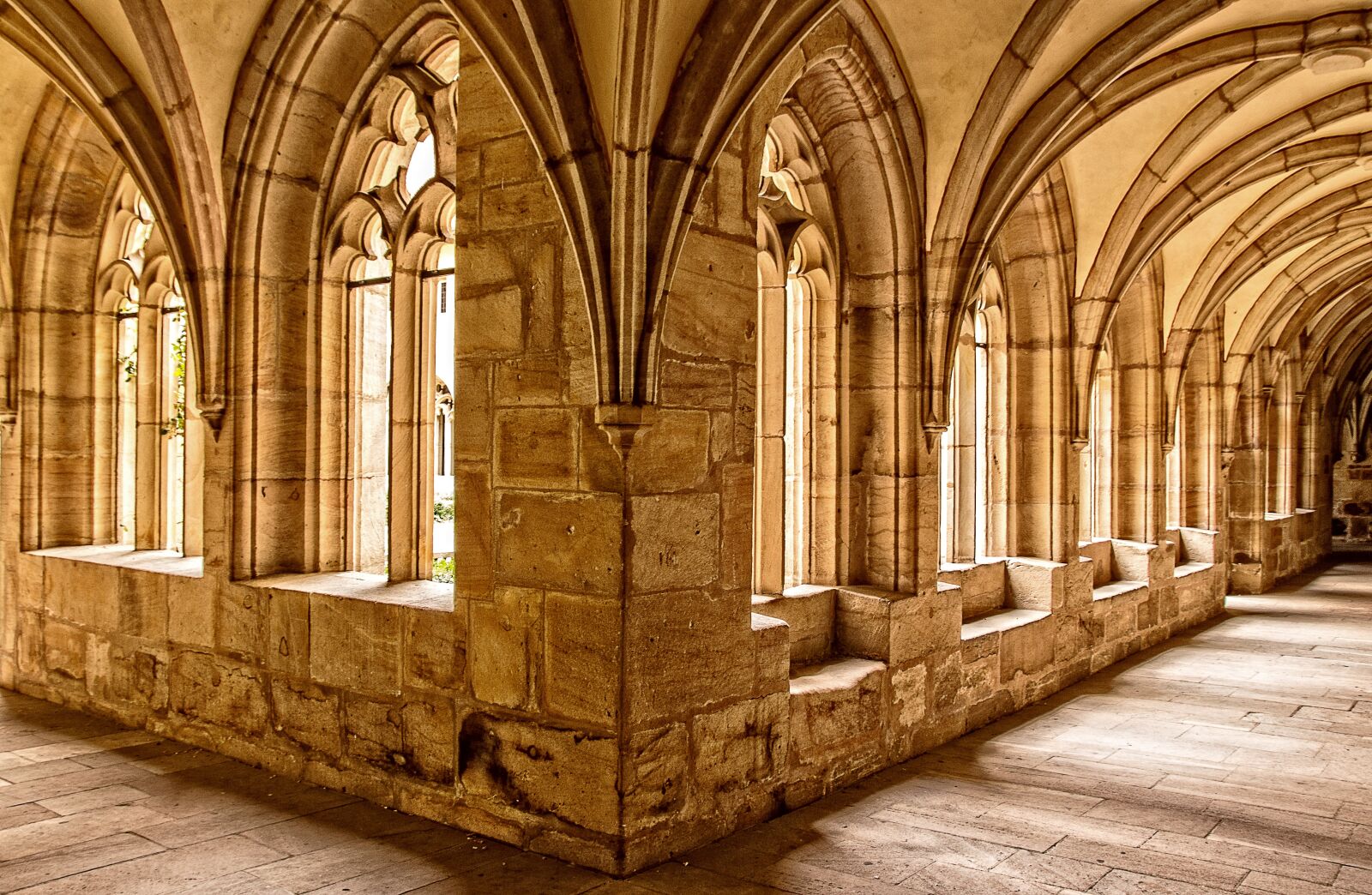 Canon EOS 700D (EOS Rebel T5i / EOS Kiss X7i) sample photo. Monastery, cloister, middle ages photography