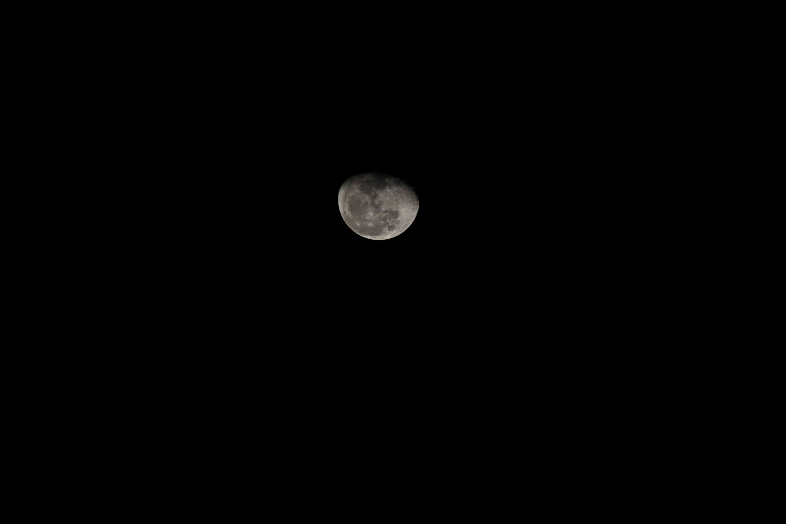 Canon EOS 1300D (EOS Rebel T6 / EOS Kiss X80) + Canon EF-S 55-250mm F4-5.6 IS II sample photo. Hd, wallpapers, moon, night photography