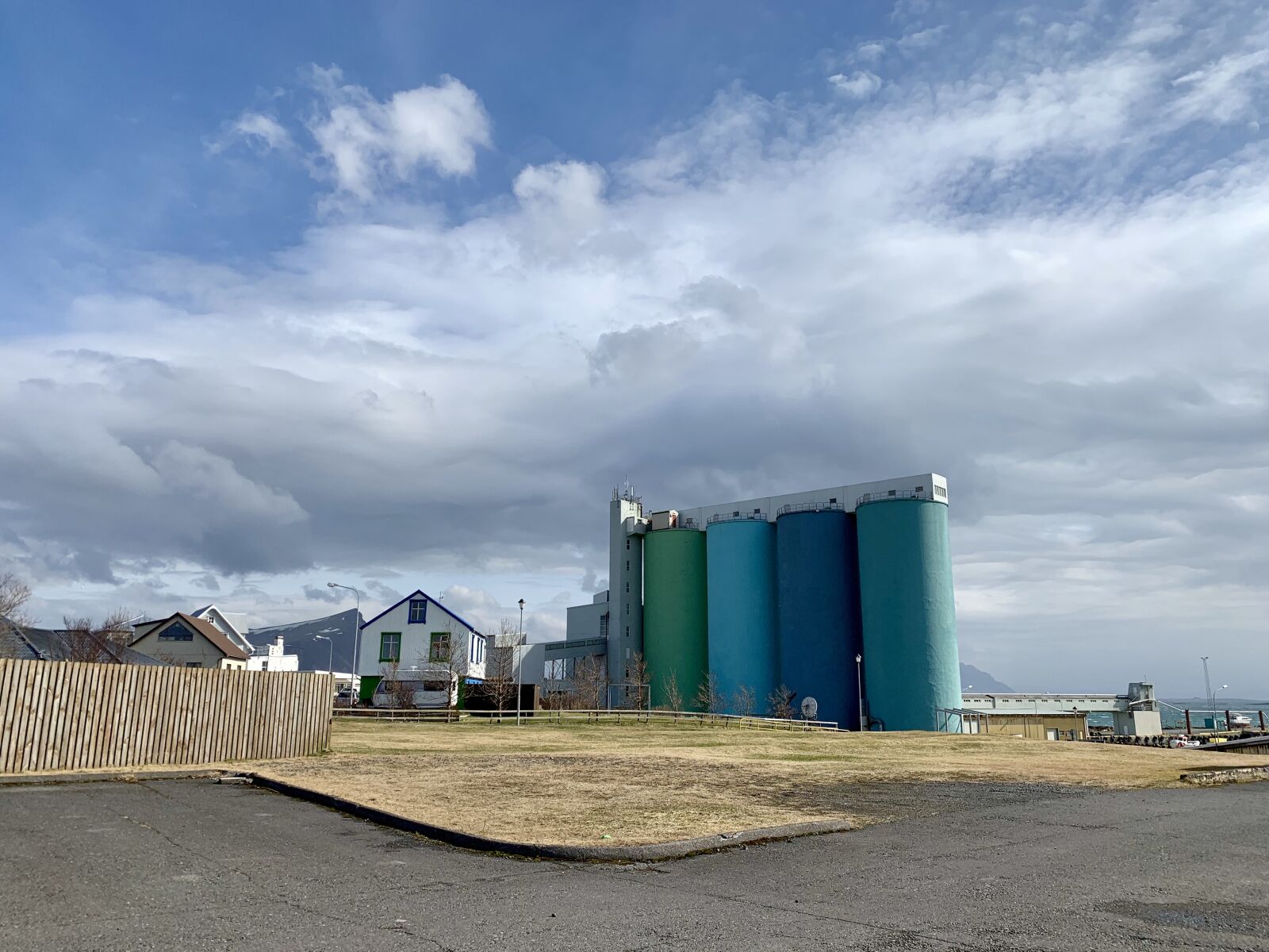 iPhone XS back dual camera 4.25mm f/1.8 sample photo. Iceland, sea, cloud photography