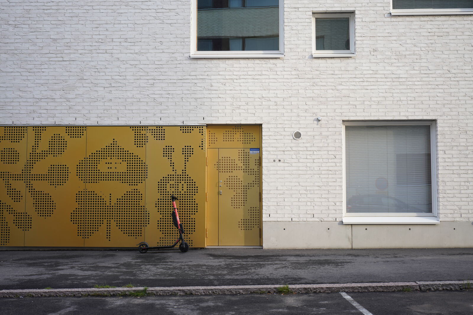 Sony a7R III sample photo. Left behind wall sharpness photography