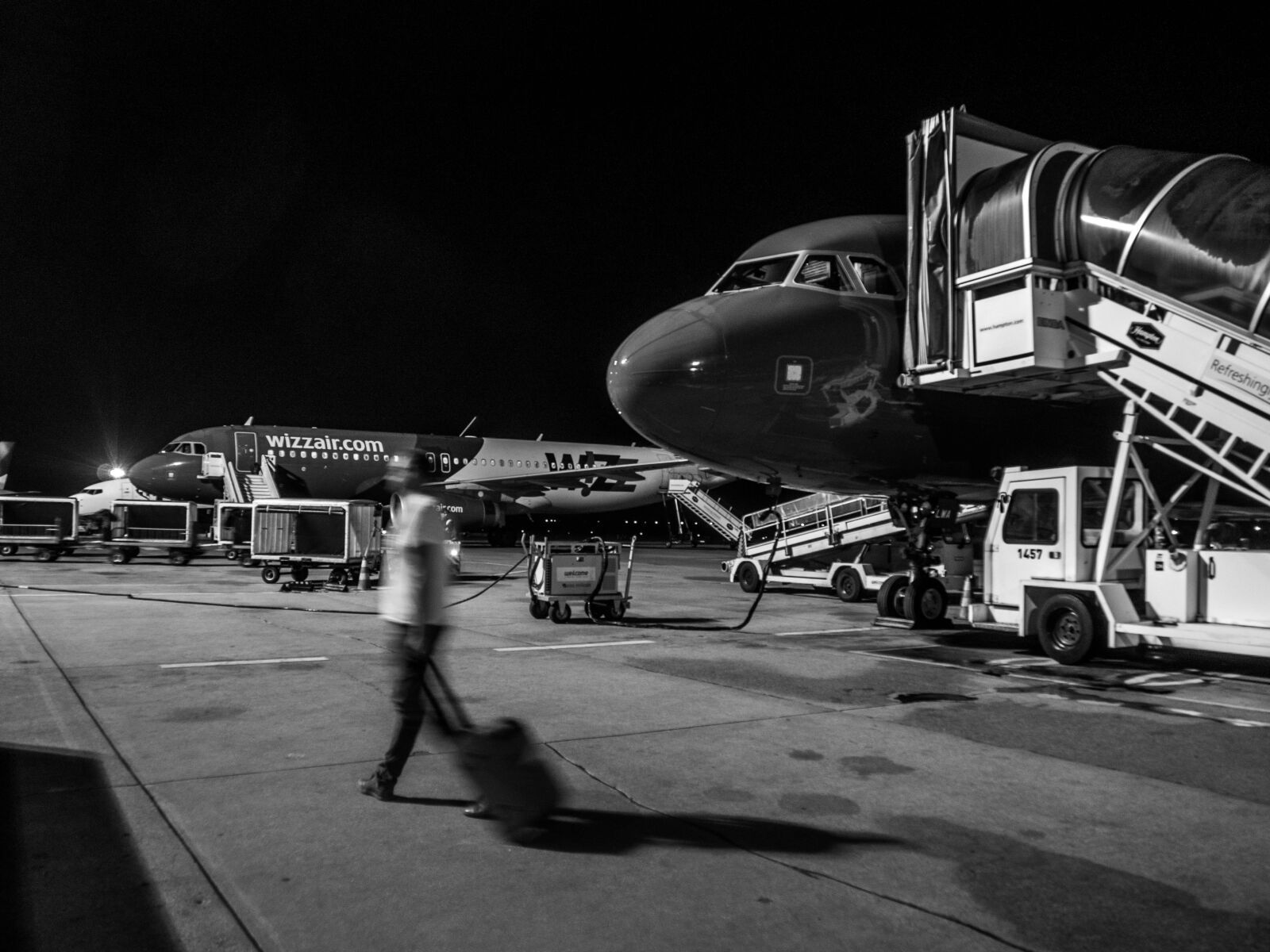 Olympus PEN E-PL5 sample photo. Airport, night, plane photography