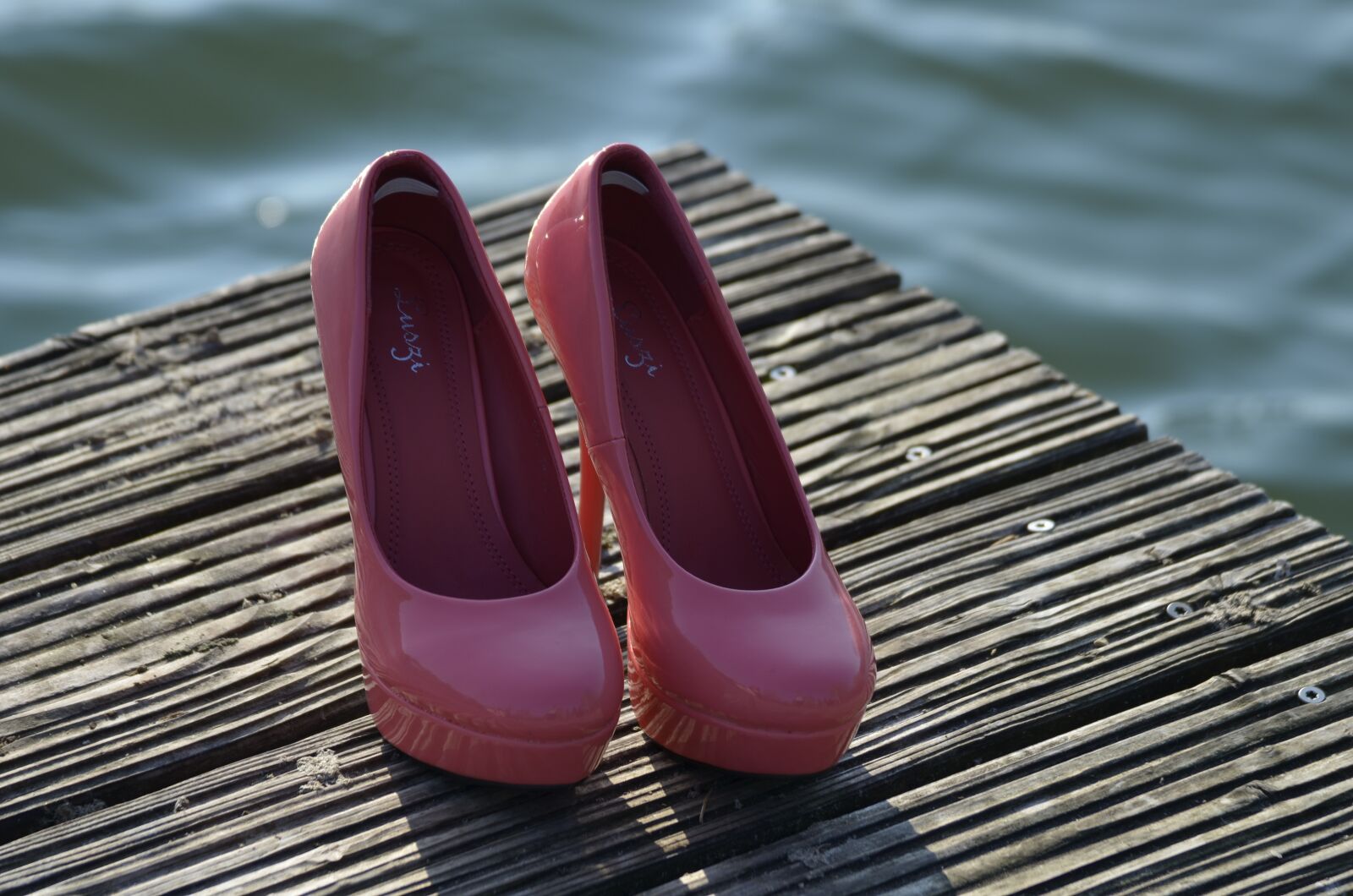 Nikon D5100 sample photo. Shoes, feet, water photography