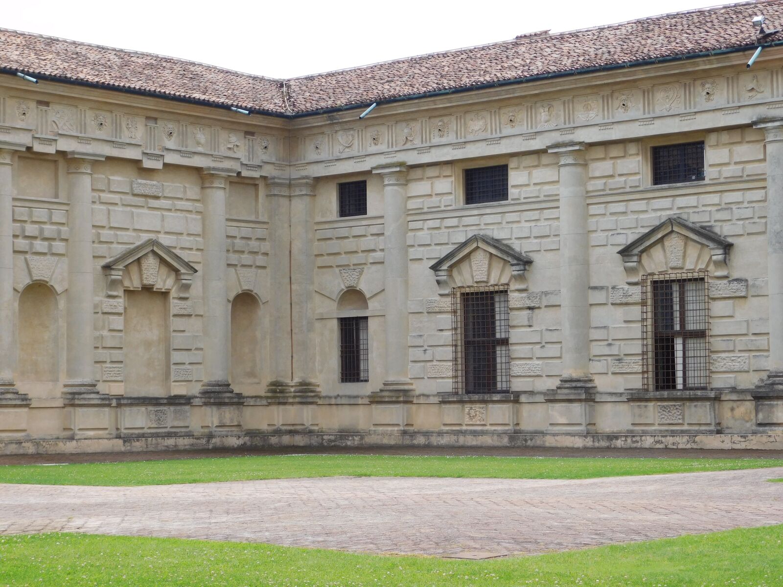 Nikon Coolpix L840 sample photo. Palazzo del te, mantova photography