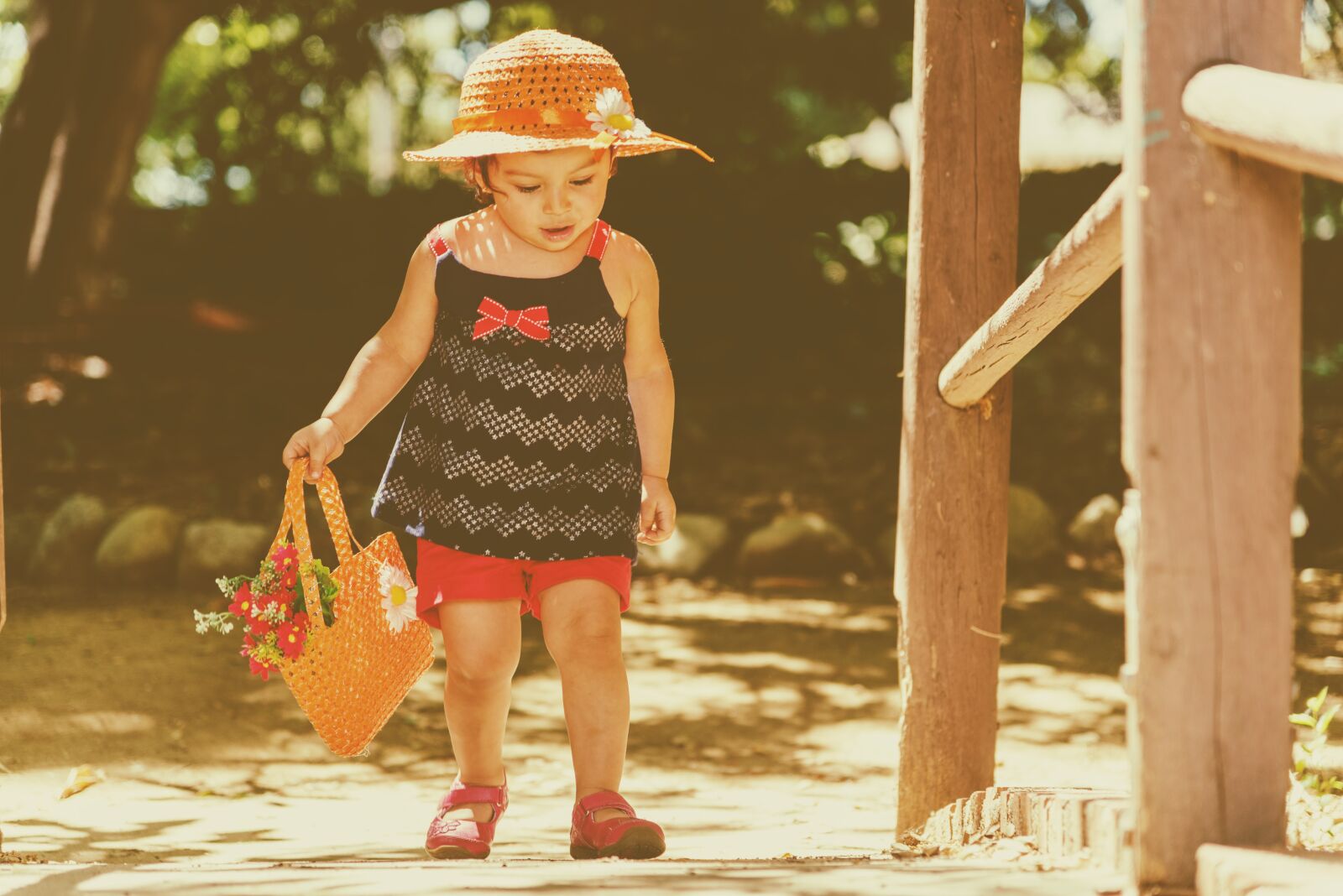Nikon D750 sample photo. Baby, walking, retro photography
