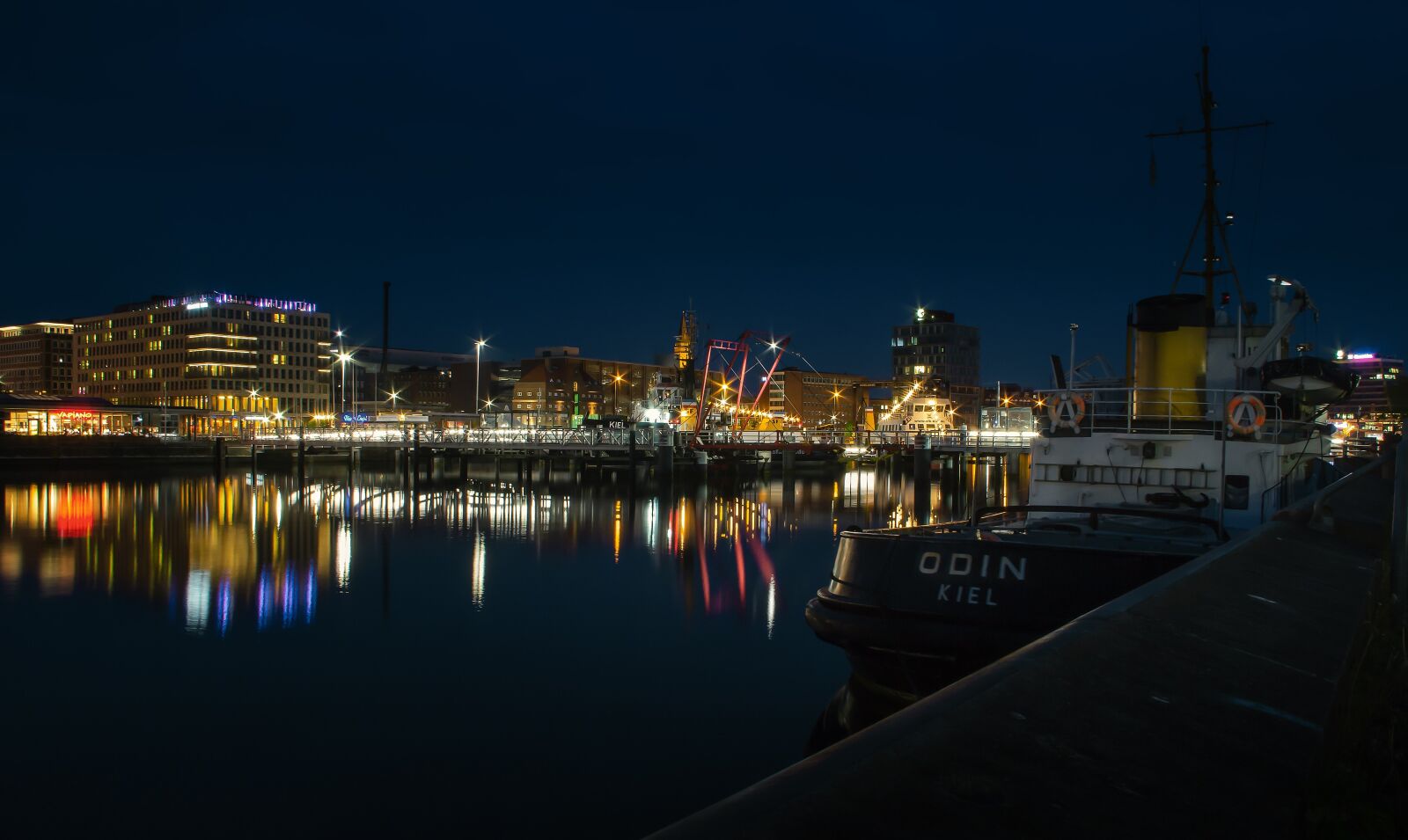 Canon EOS 700D (EOS Rebel T5i / EOS Kiss X7i) sample photo. Kiel, port, tug photography