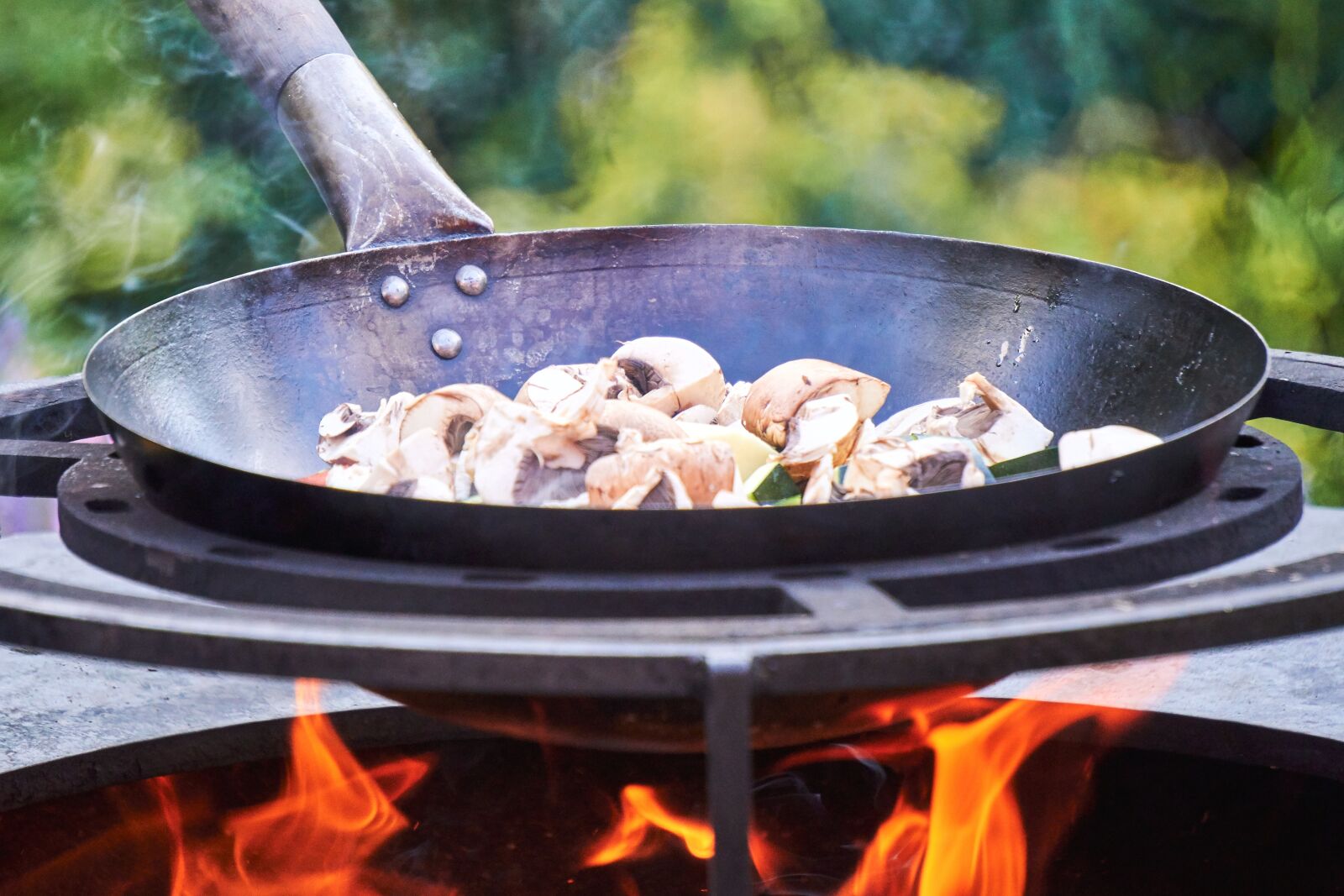 Sony E 55-210mm F4.5-6.3 OSS sample photo. Wok, pan, mushrooms photography