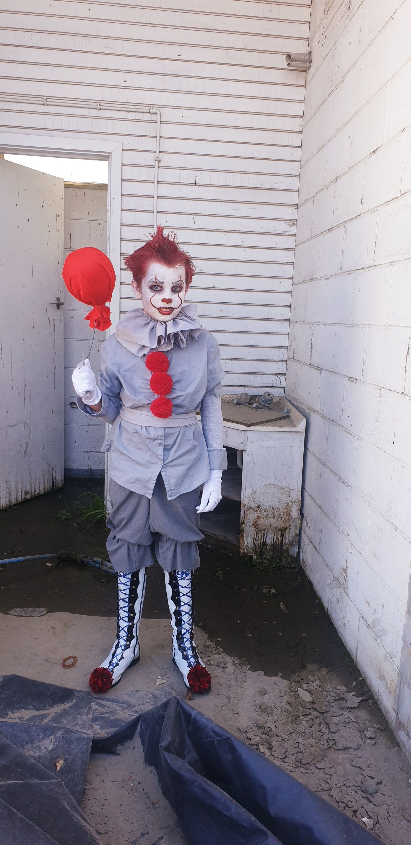 Samsung Galaxy S9 sample photo. Creepy, clown, pennywise photography