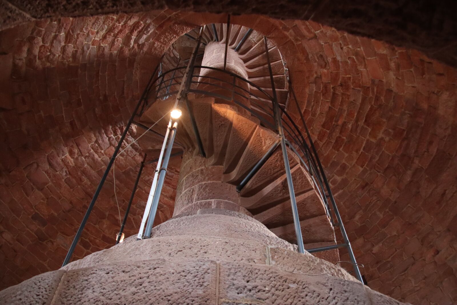 Canon EOS M50 (EOS Kiss M) sample photo. Stairs, snail, spiral staircase photography