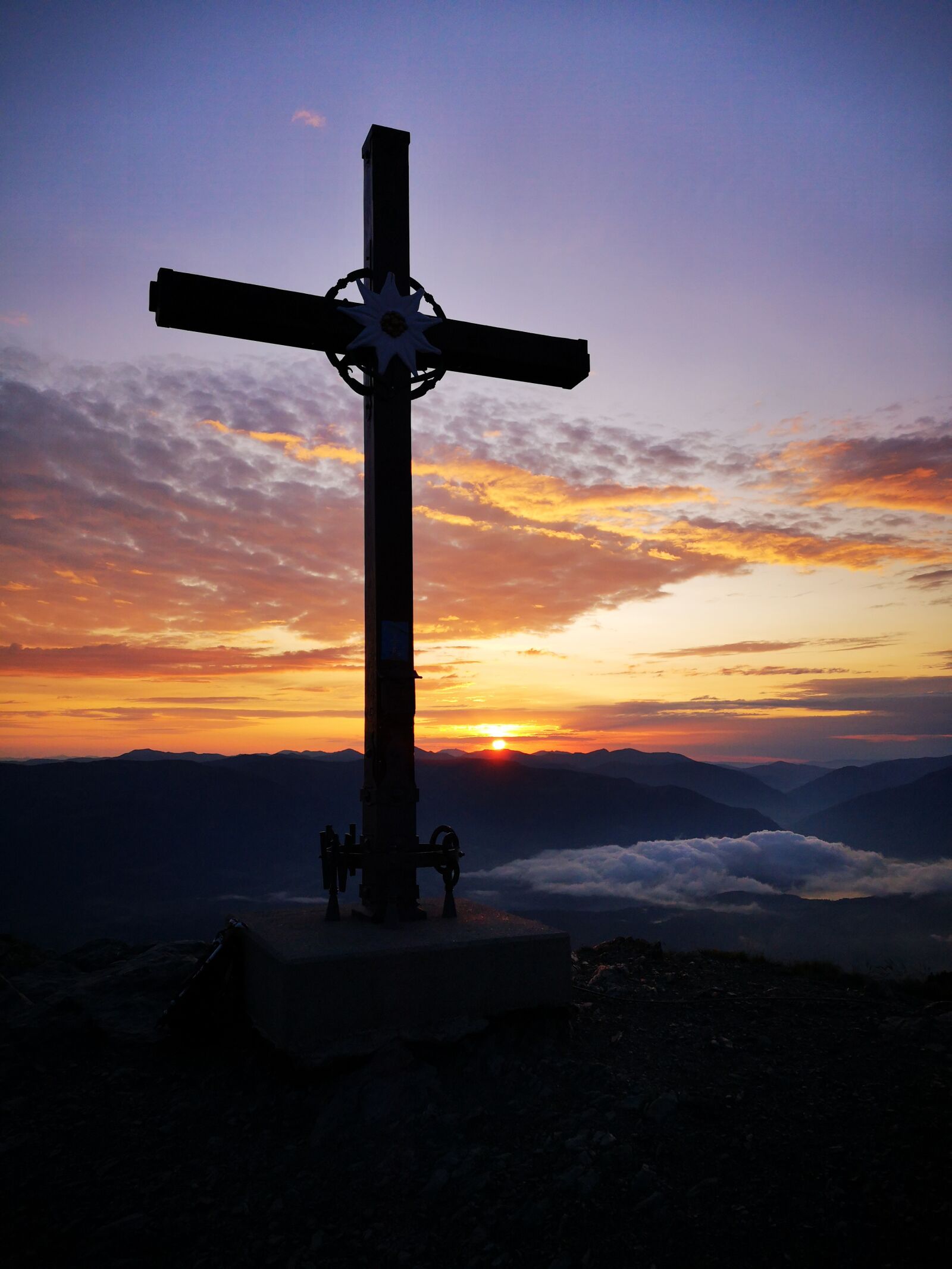 HUAWEI P20 sample photo. Sunrise, summit stormer, summit photography