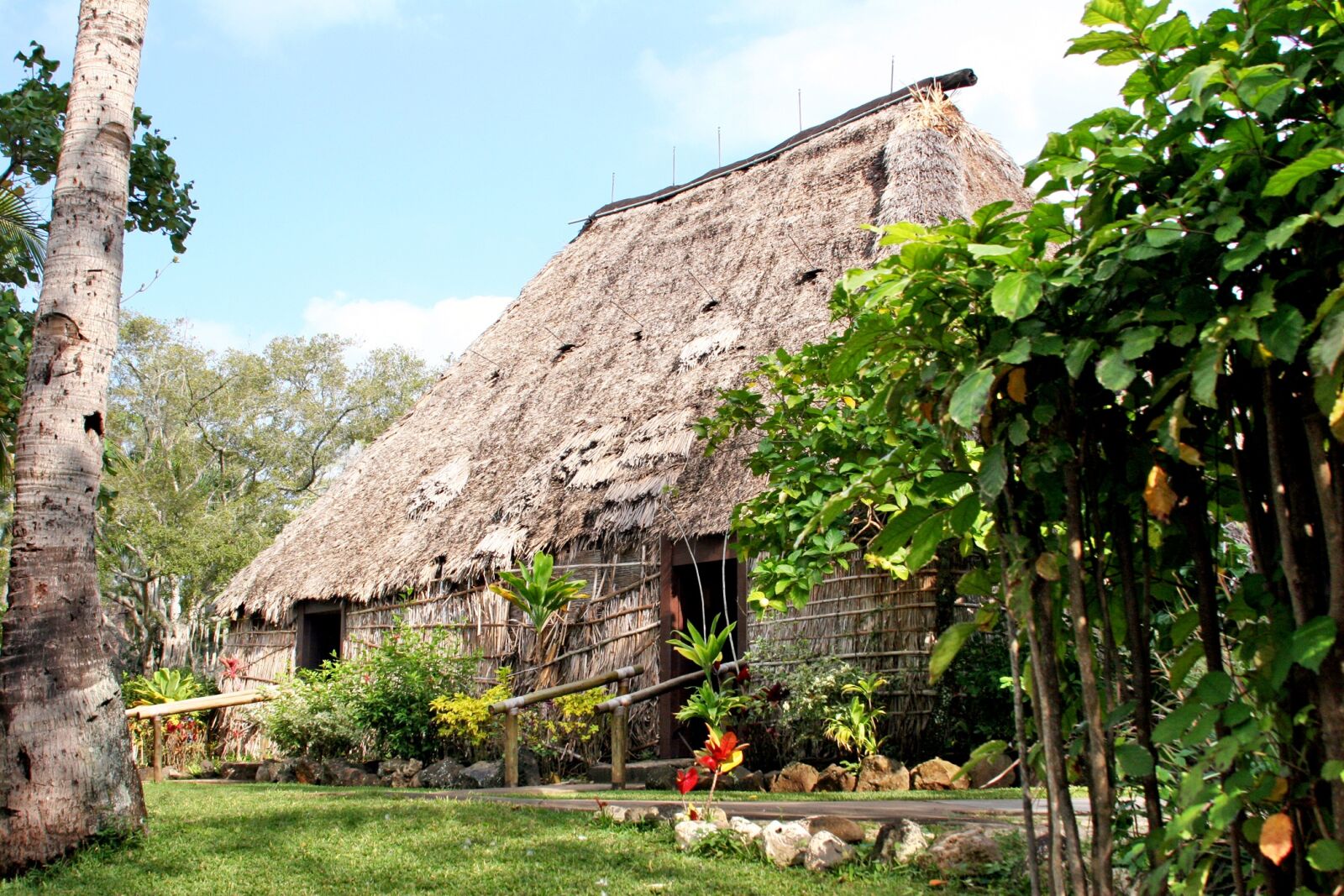 Canon EOS 20D sample photo. Hawaii, hut, tropical photography