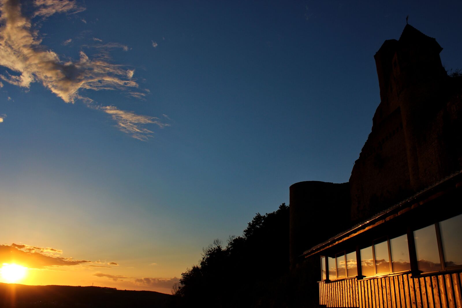 Canon EOS 600D (Rebel EOS T3i / EOS Kiss X5) sample photo. Sunset, castle, ruin photography