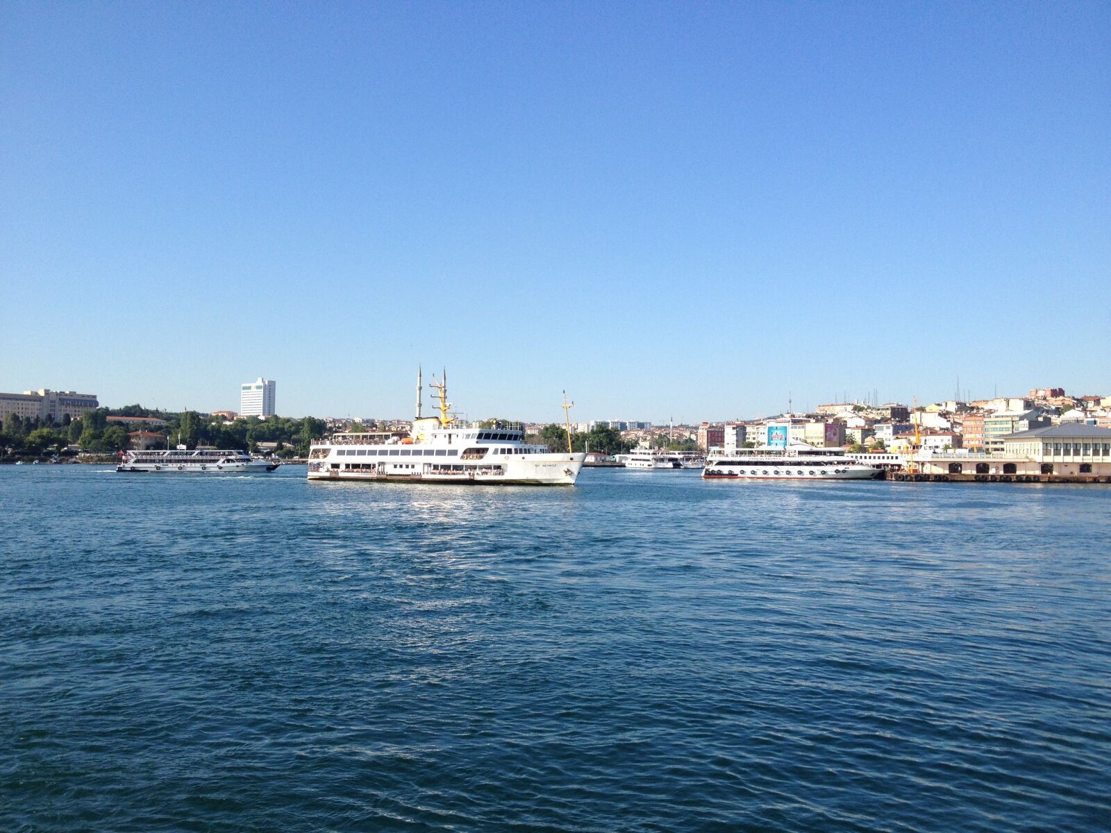 iPhone 4S back camera 4.28mm f/2.4 sample photo. Istanbul, ferry, bosphorus photography