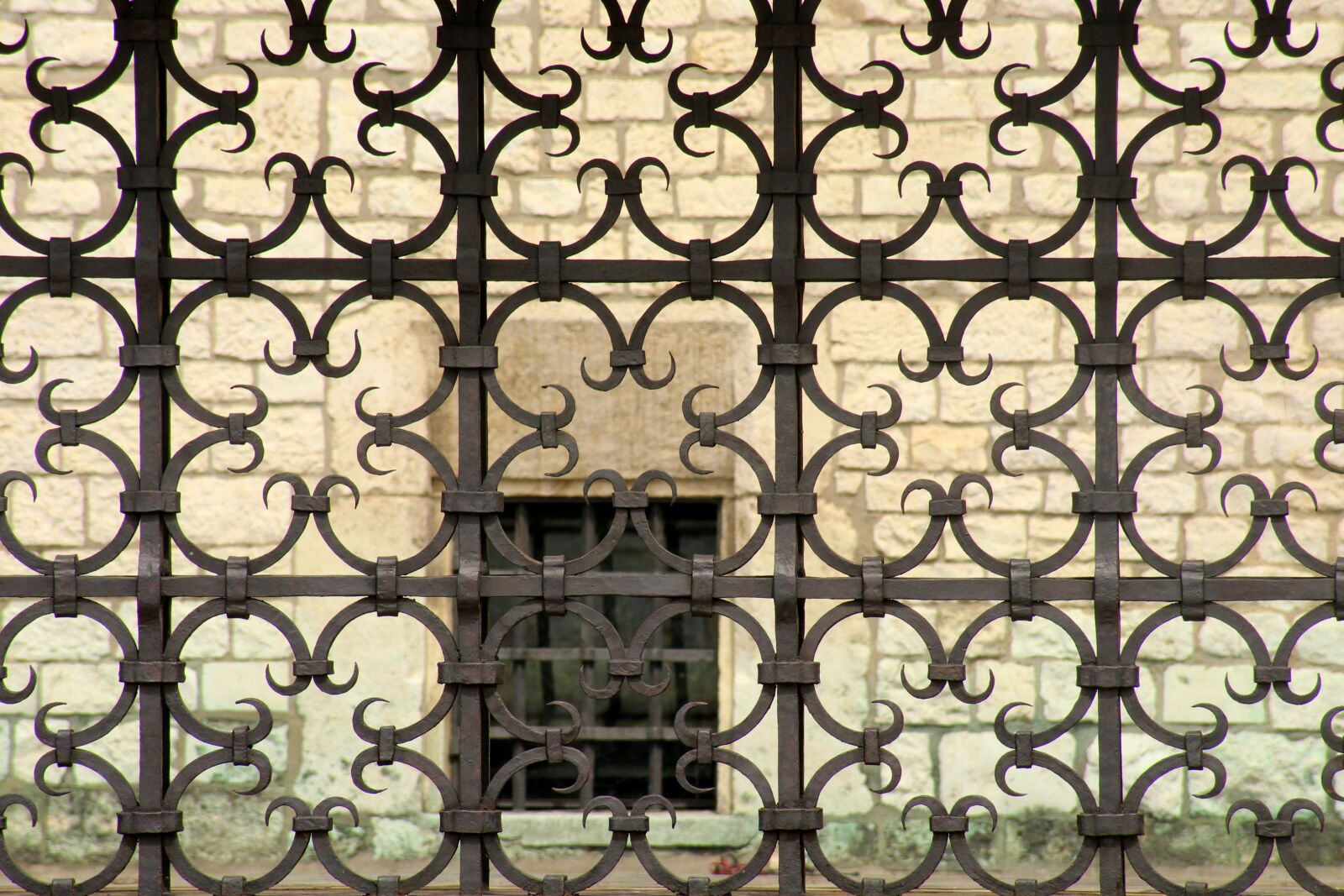Canon EOS 1200D (EOS Rebel T5 / EOS Kiss X70 / EOS Hi) sample photo. Trellis, ornament, geometric photography