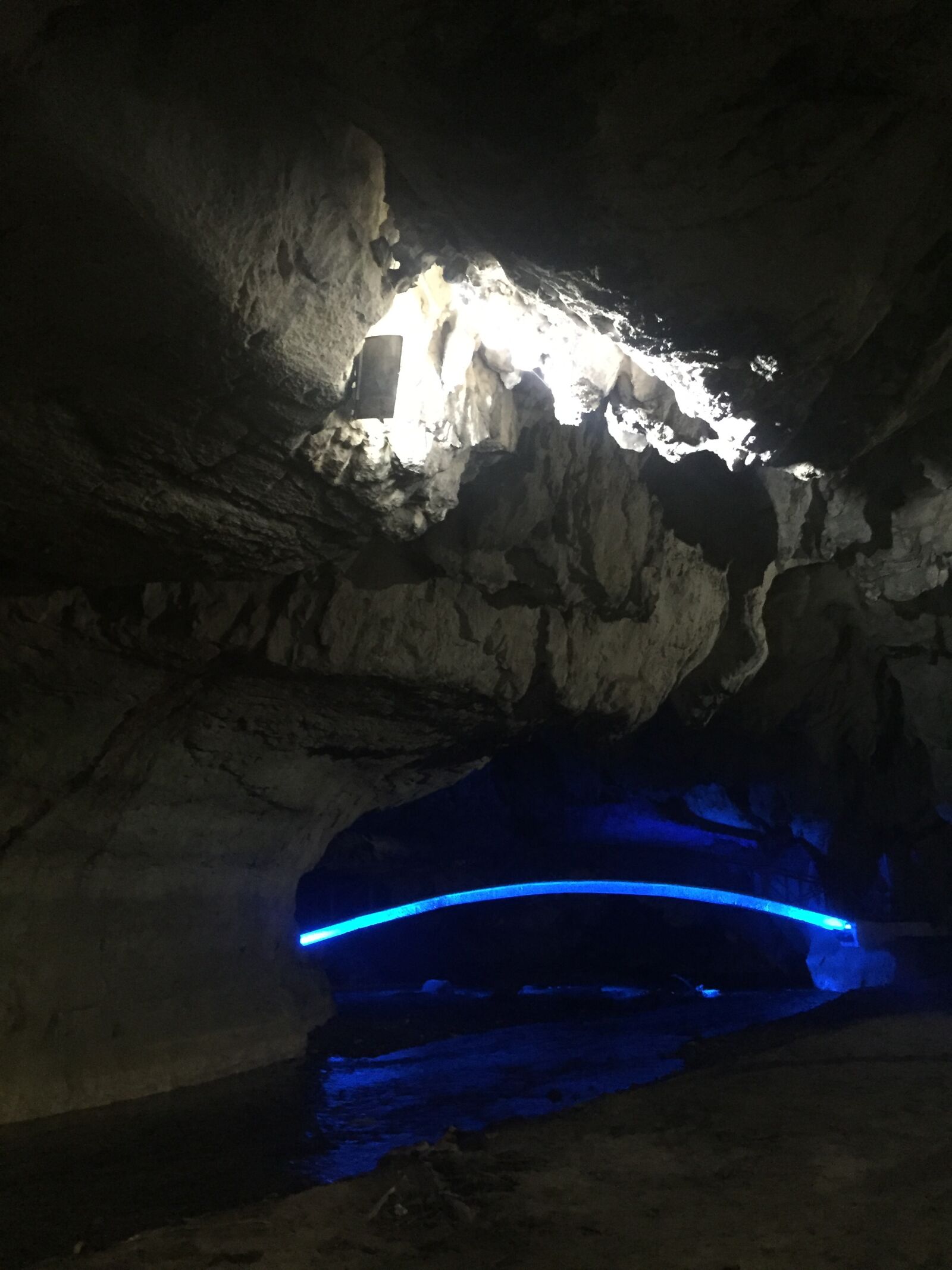 iPhone 6 back camera 4.15mm f/2.2 sample photo. Cave, mistery cave, by photography