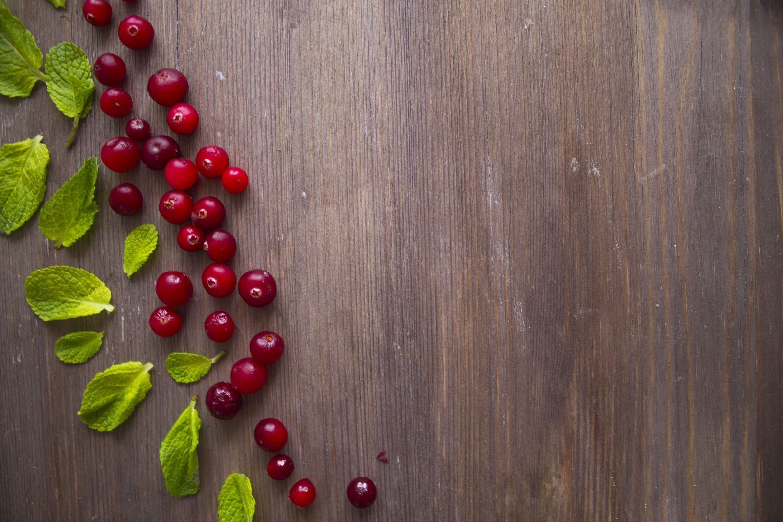 Canon EOS 1100D (EOS Rebel T3 / EOS Kiss X50) sample photo. Wood, background, cranberries photography