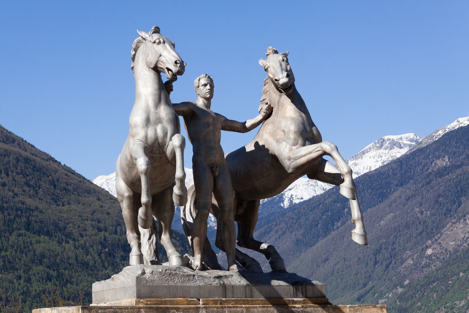 Canon EF-S 17-85mm F4-5.6 IS USM sample photo. Sculpture, horse, force photography