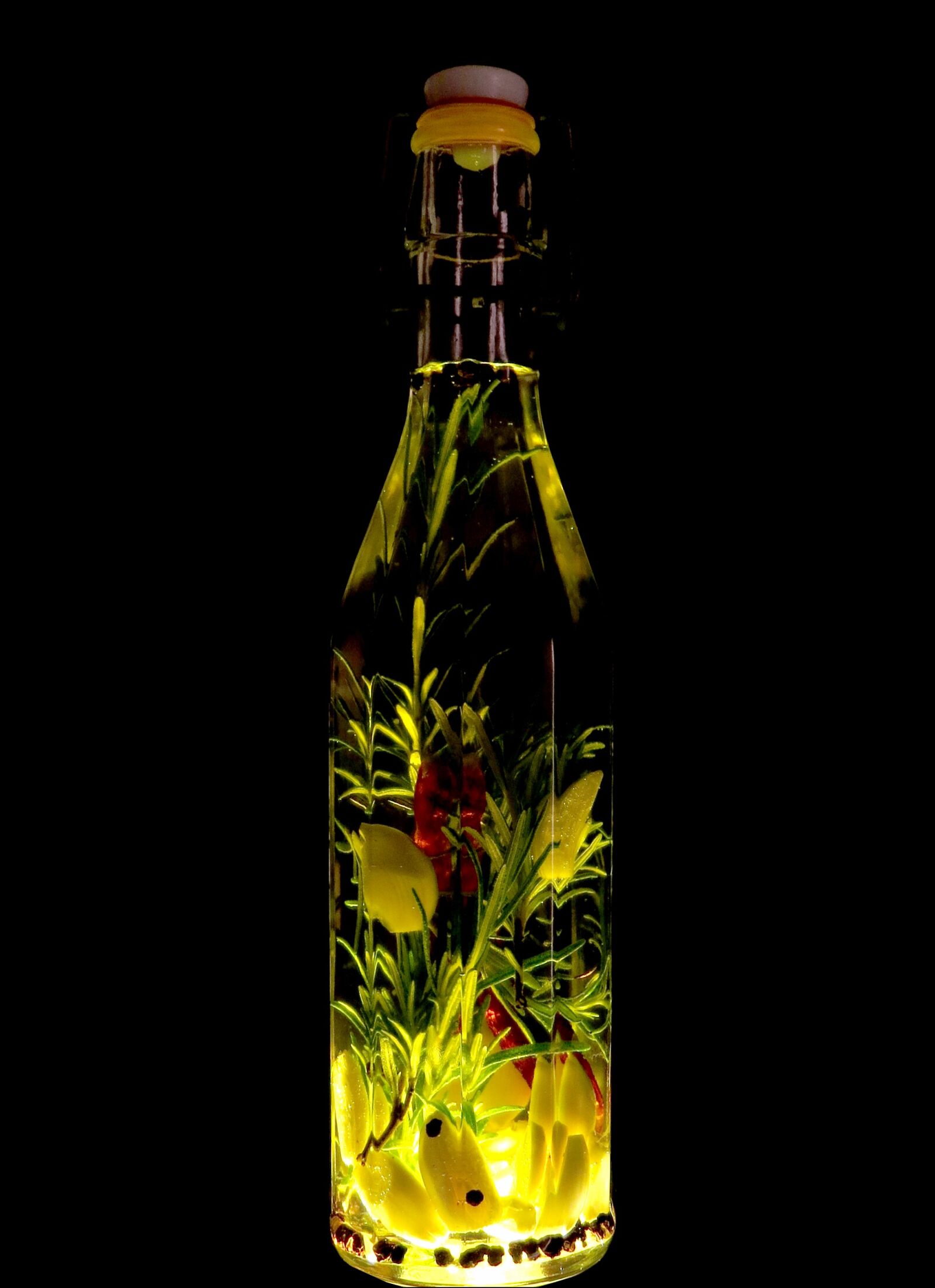Canon PowerShot SX50 HS sample photo. Oil, garlic, food photography