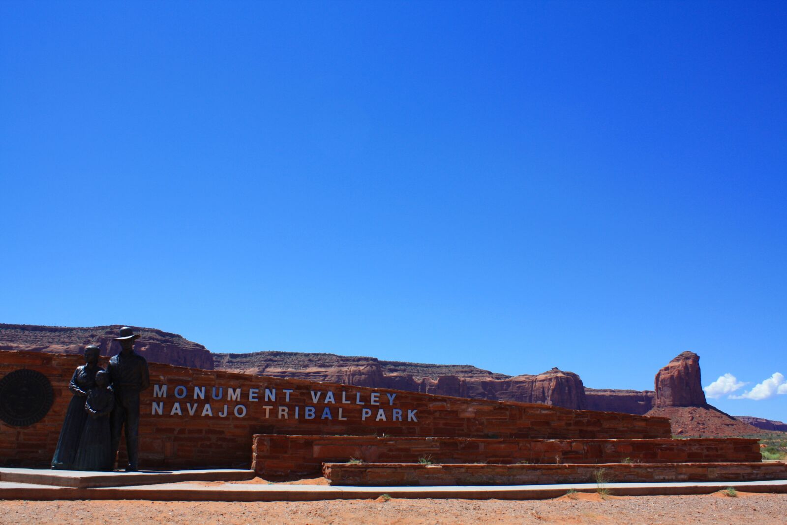 Canon EOS 450D (EOS Rebel XSi / EOS Kiss X2) sample photo. Monument valley, entrance, usa photography