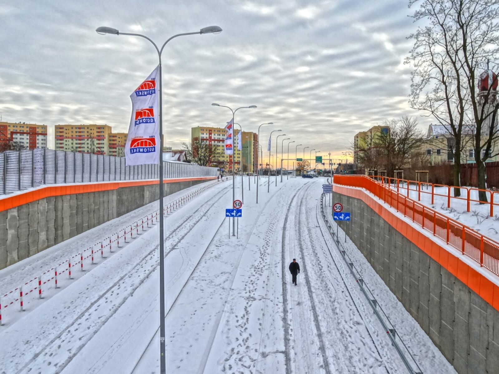 Sony Cyber-shot DSC-HX20V sample photo. Bydgoszcz, university route, street photography