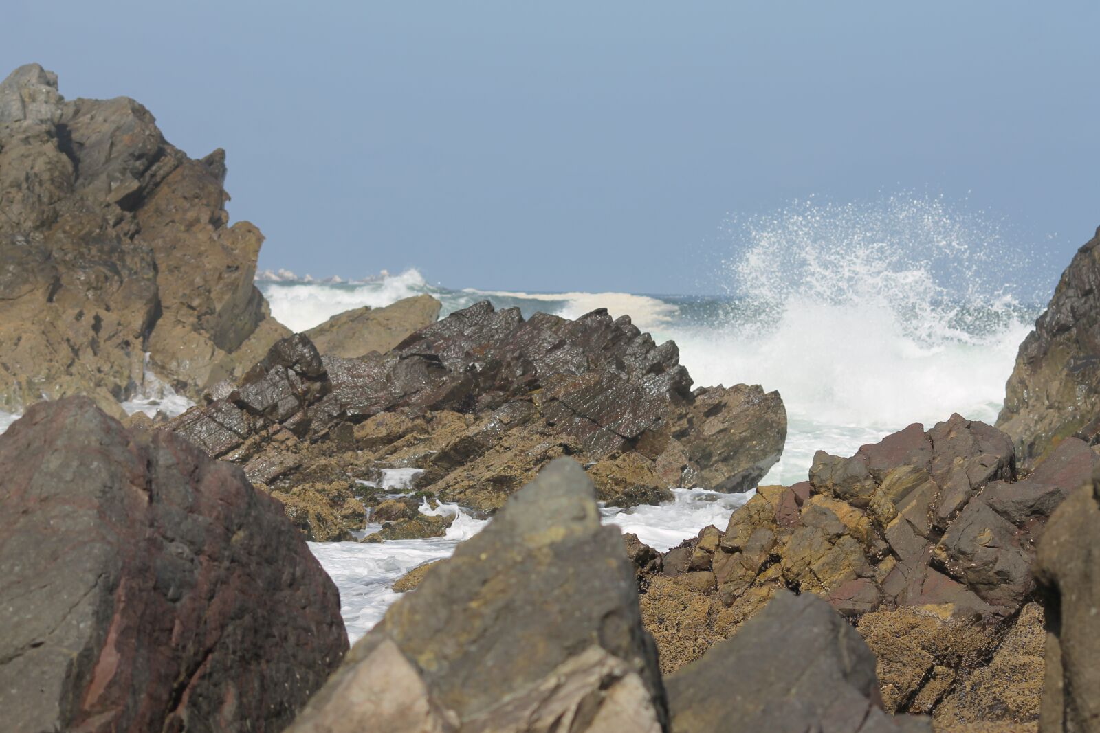 Canon EOS 1100D (EOS Rebel T3 / EOS Kiss X50) sample photo. Water, rocks, sky photography