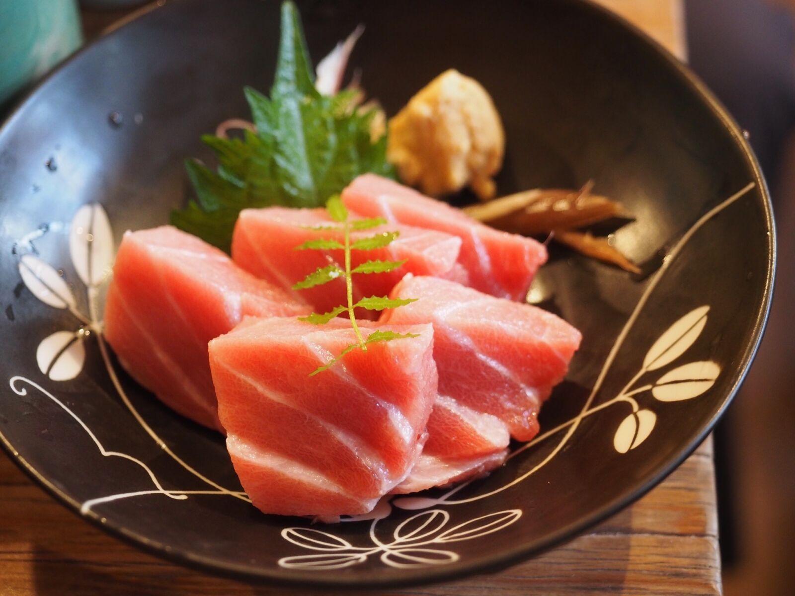 Olympus OM-D E-M1 + Olympus M.Zuiko Digital ED 12-40mm F2.8 Pro sample photo. Sashimi, food, seafood photography