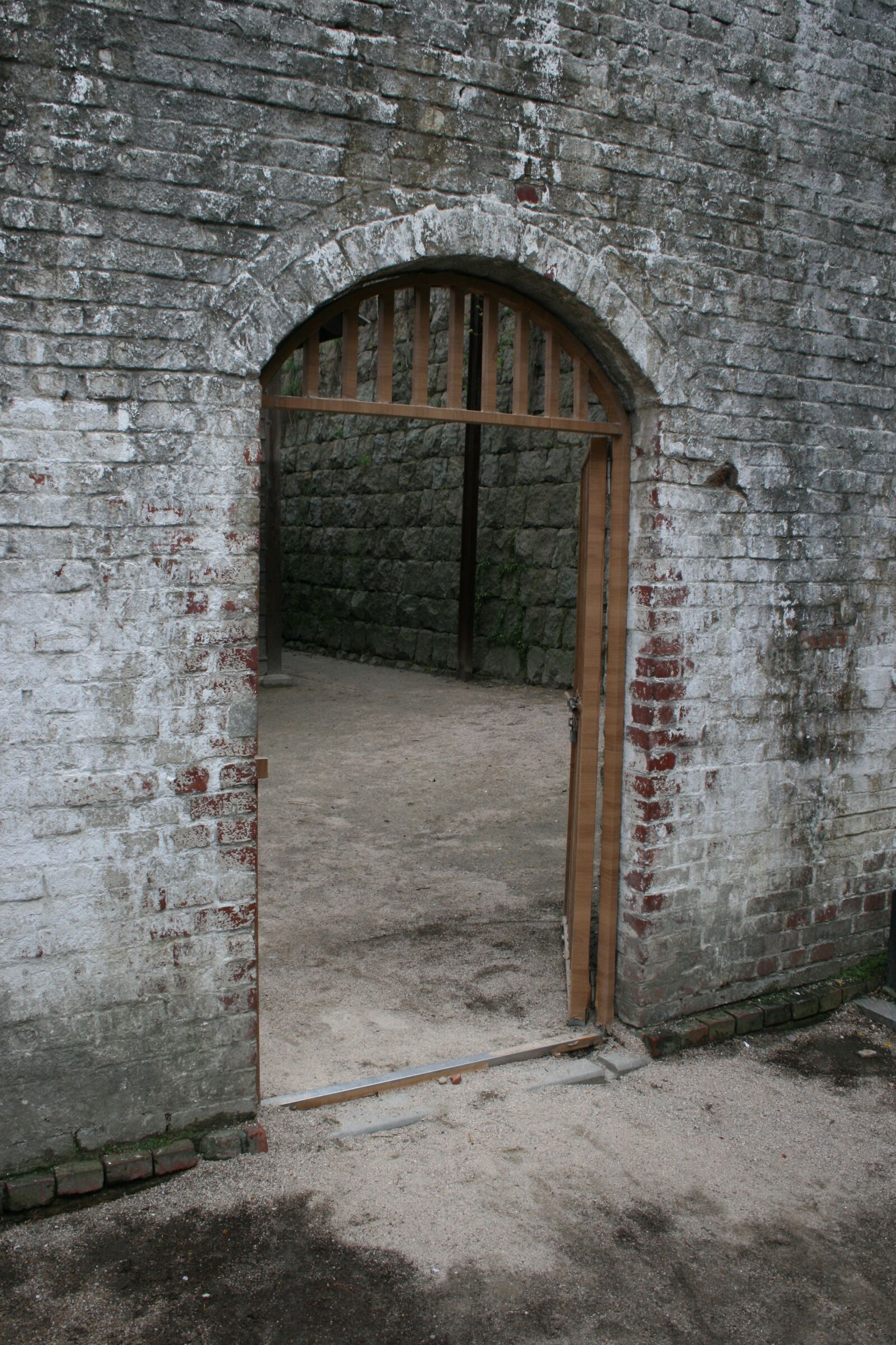 Canon EOS 400D (EOS Digital Rebel XTi / EOS Kiss Digital X) sample photo. Seodaemun prison, korea, jail photography