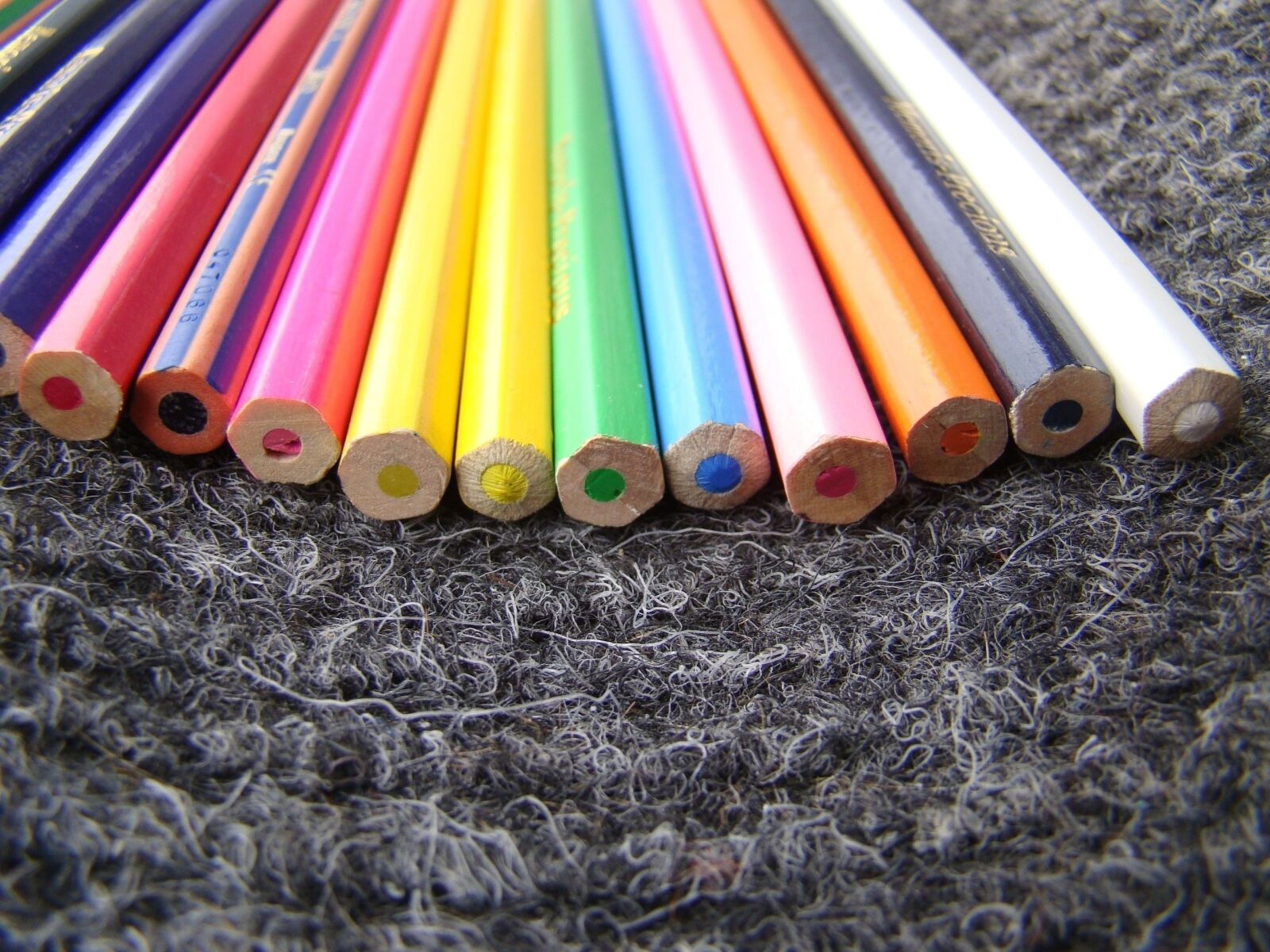 Sony Cyber-shot DSC-H50 sample photo. Pencils, coulored, red photography