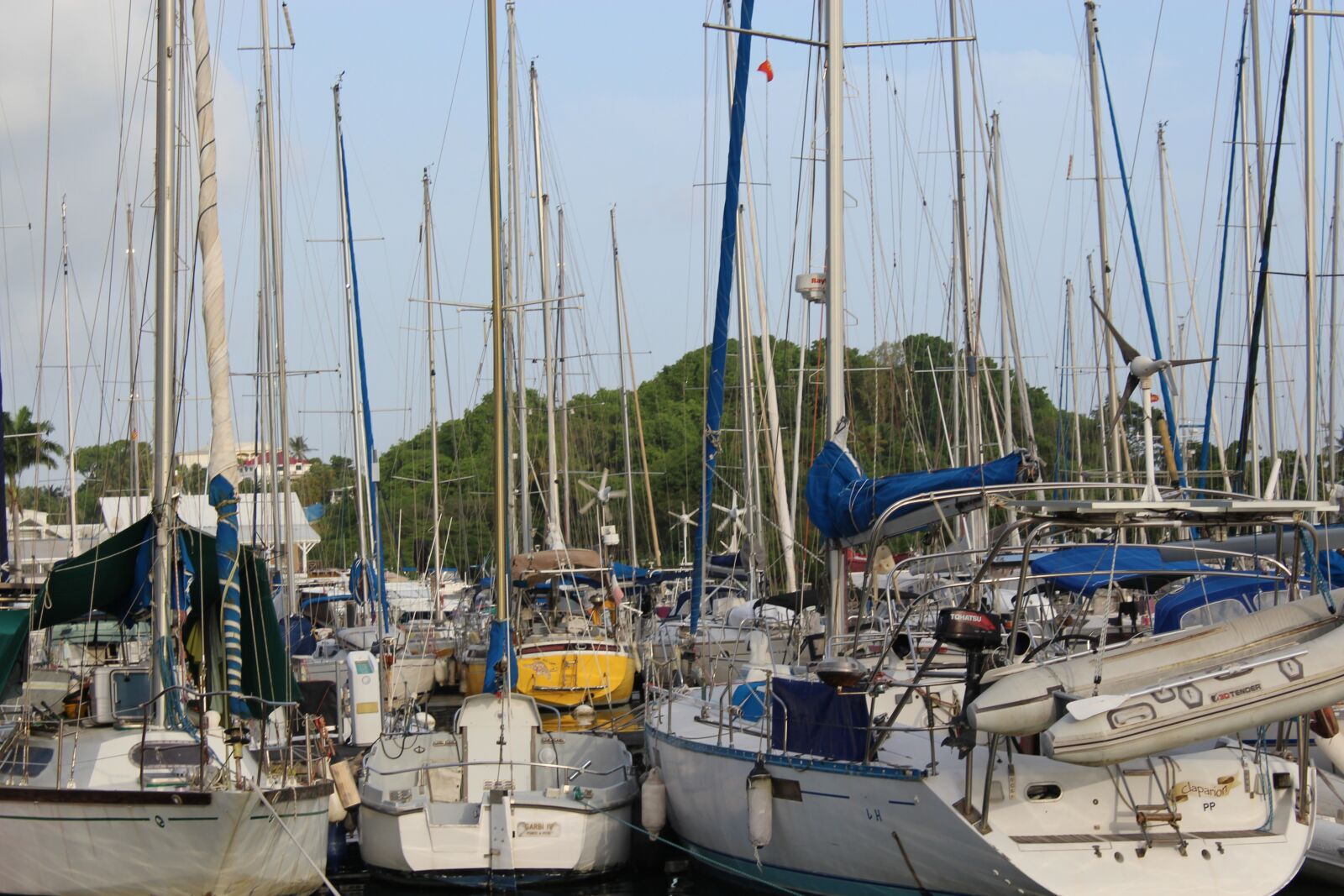 Canon EOS 1200D (EOS Rebel T5 / EOS Kiss X70 / EOS Hi) sample photo. Pots, boats, water photography