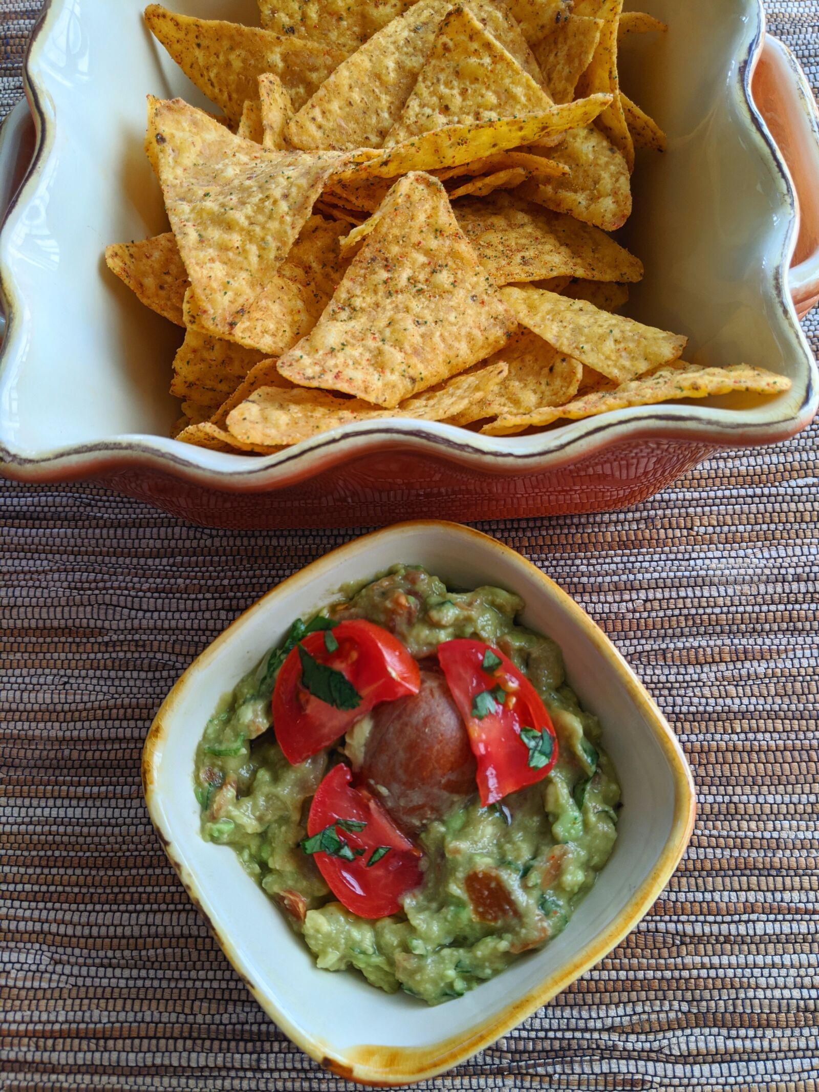 Google Pixel 3 XL sample photo. Chips and guacamole, tortilla photography