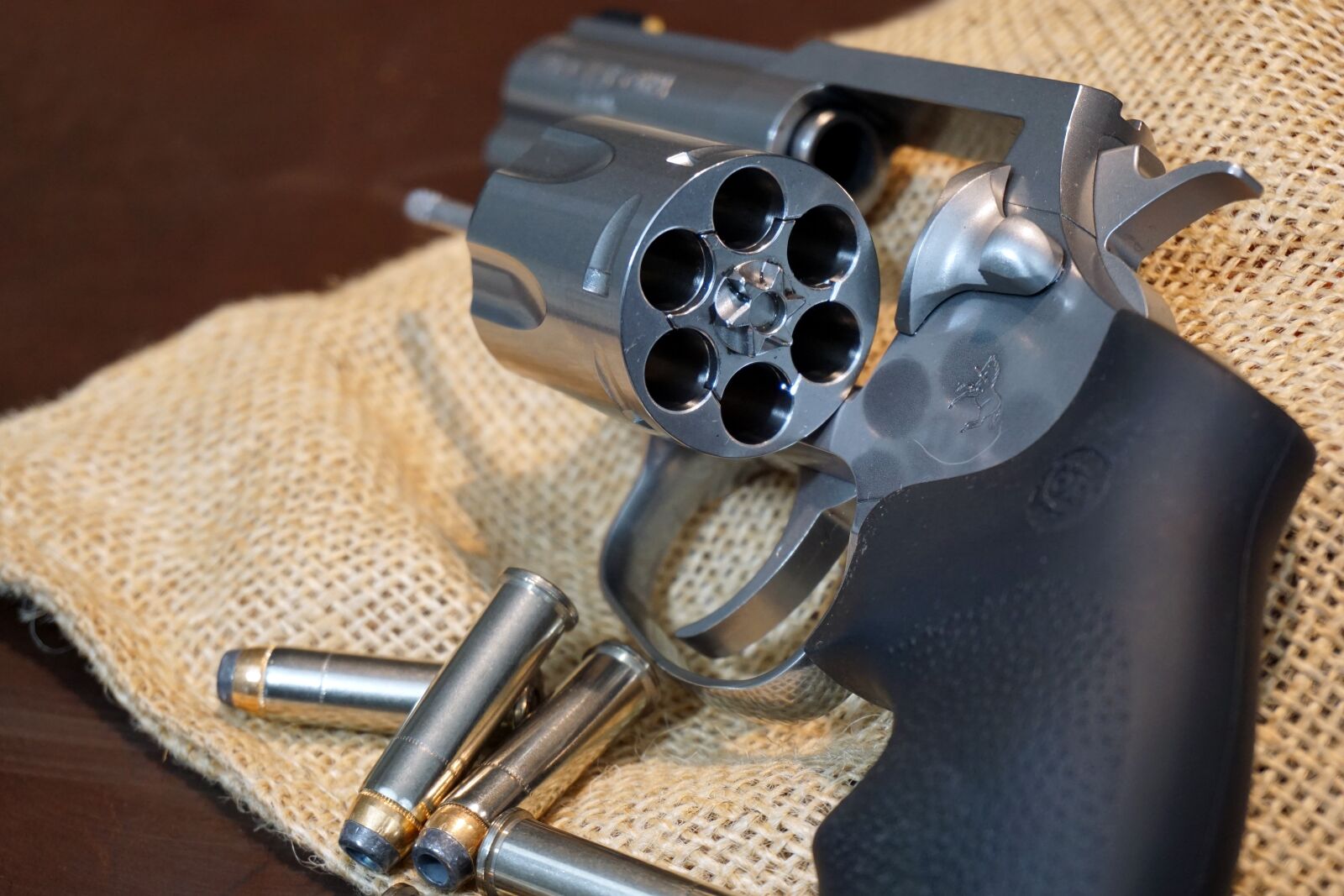 Sony a6000 sample photo. Colt, revolver, king cobra photography