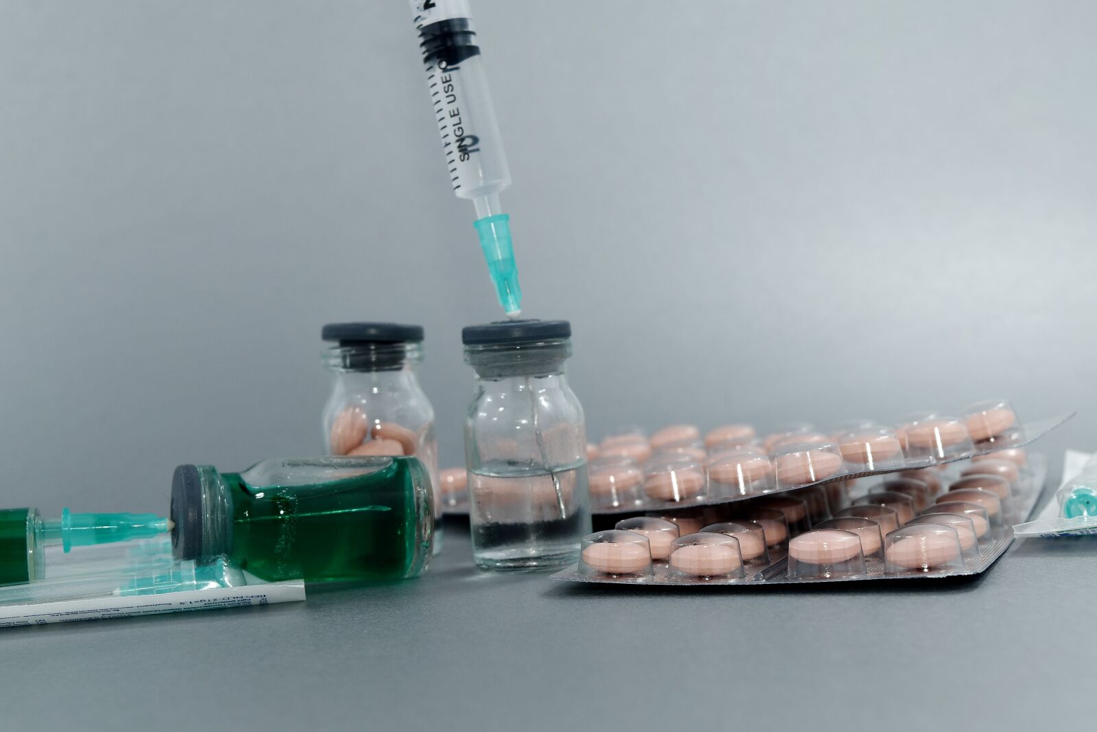 Nikon D5500 sample photo. Diagnosis, injection, medical care photography