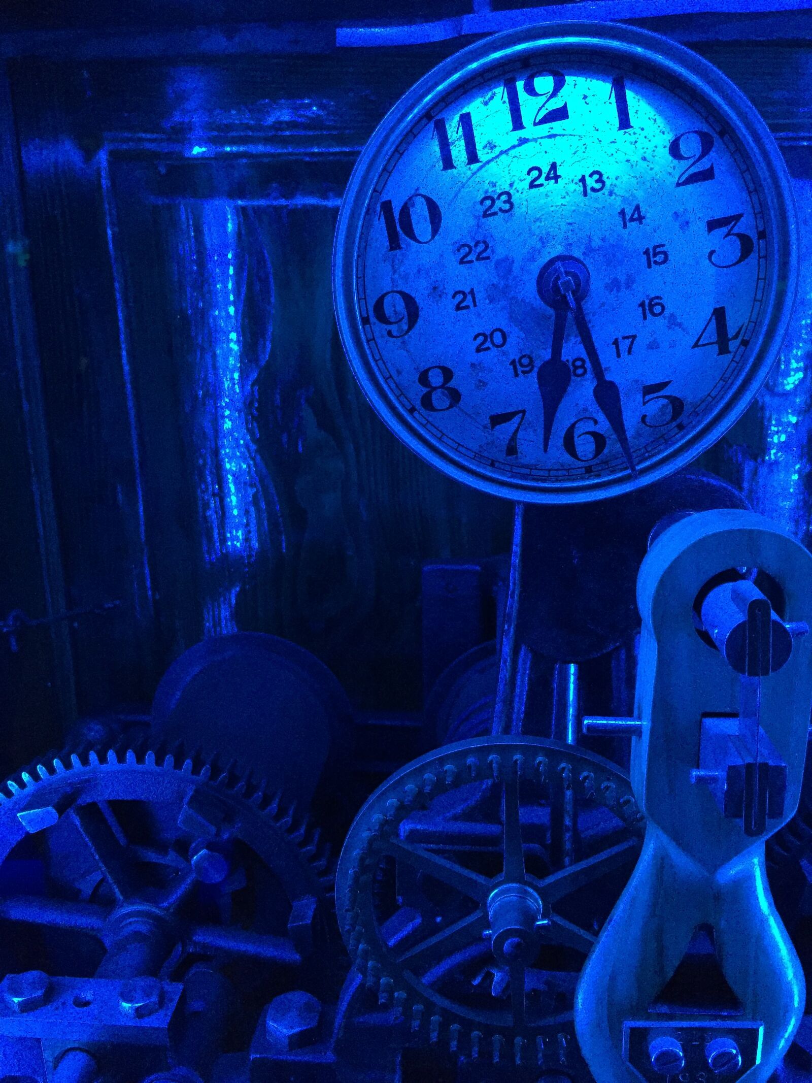 iPhone 6 back camera 4.15mm f/2.2 sample photo. Blue, clock, old, time photography